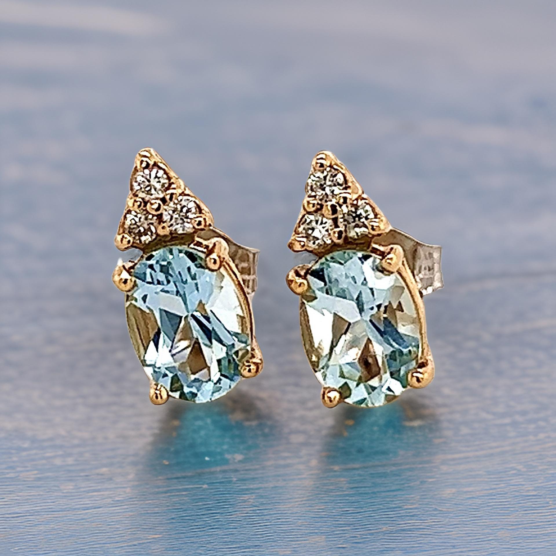 Natürliche Aquamarin-Diamant-Ohrringe 14k Y Gold 1,85 TCW zertifiziert (Ovalschliff) im Angebot
