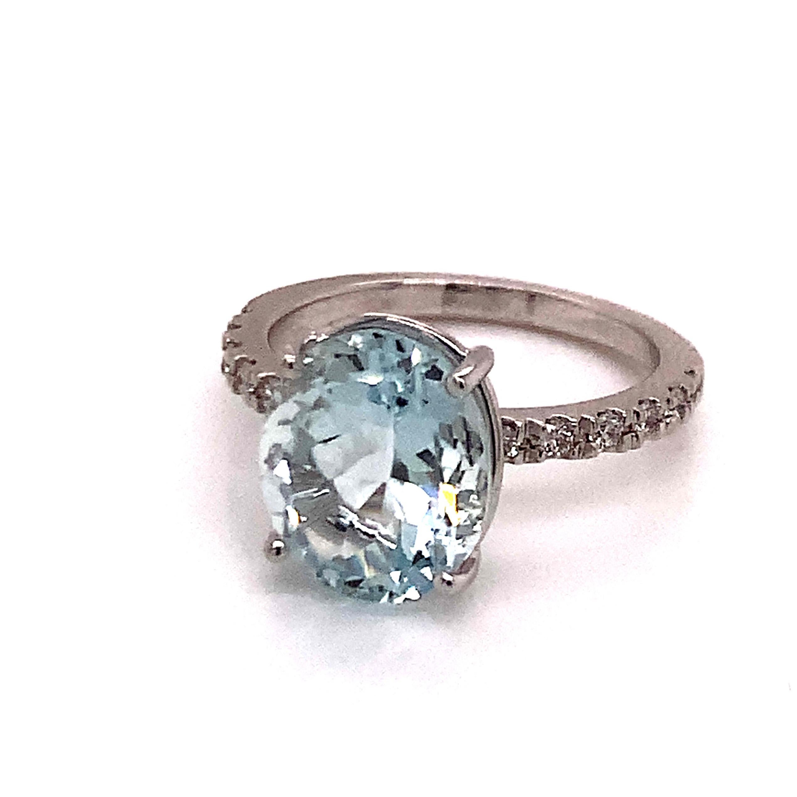 Bague en or blanc 14 carats avec aigue-marine naturelle certifiée TCW 5,09 carats en vente 2