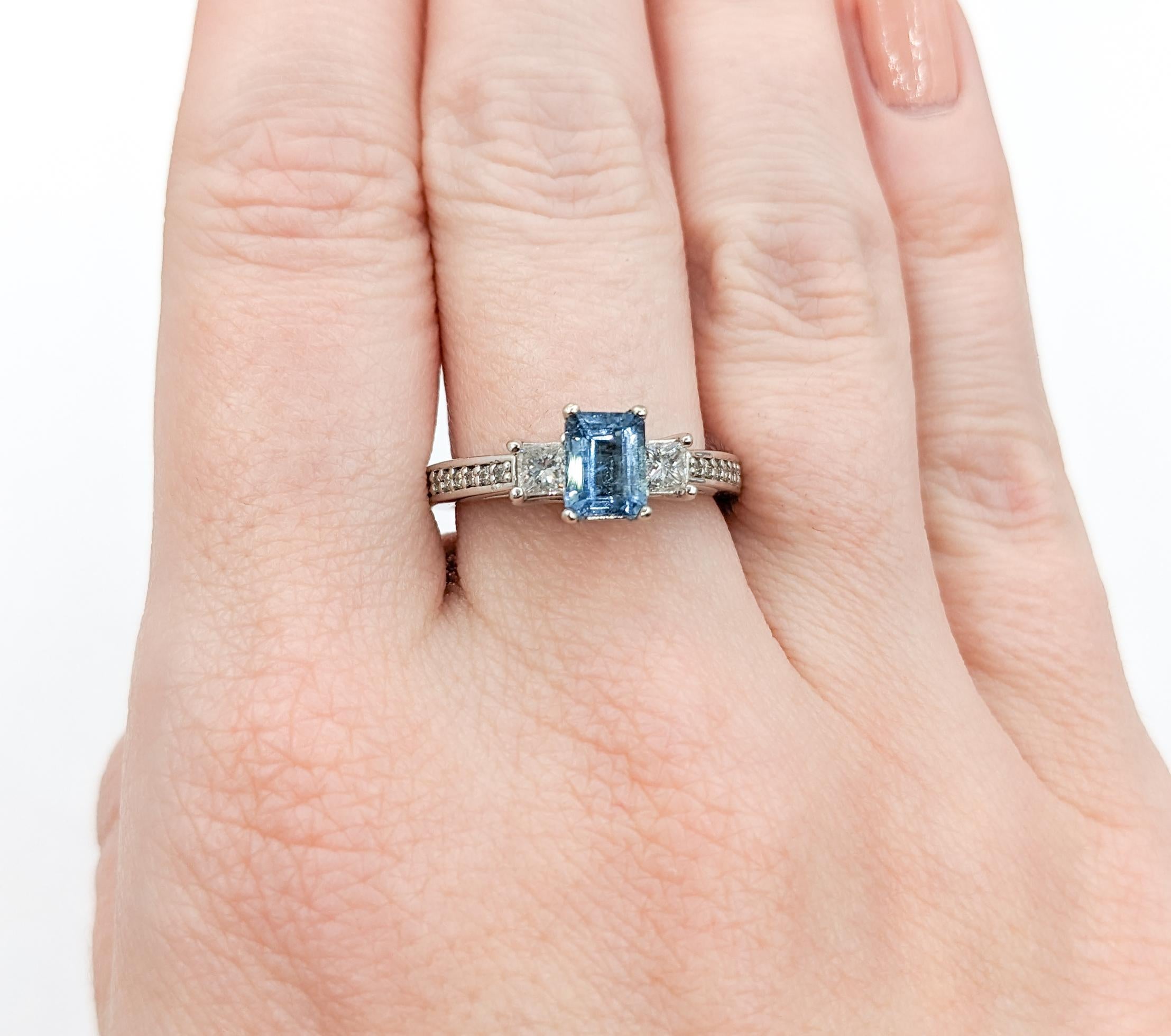 Contemporary Natural Aquamarine & Diamond Ring For Sale
