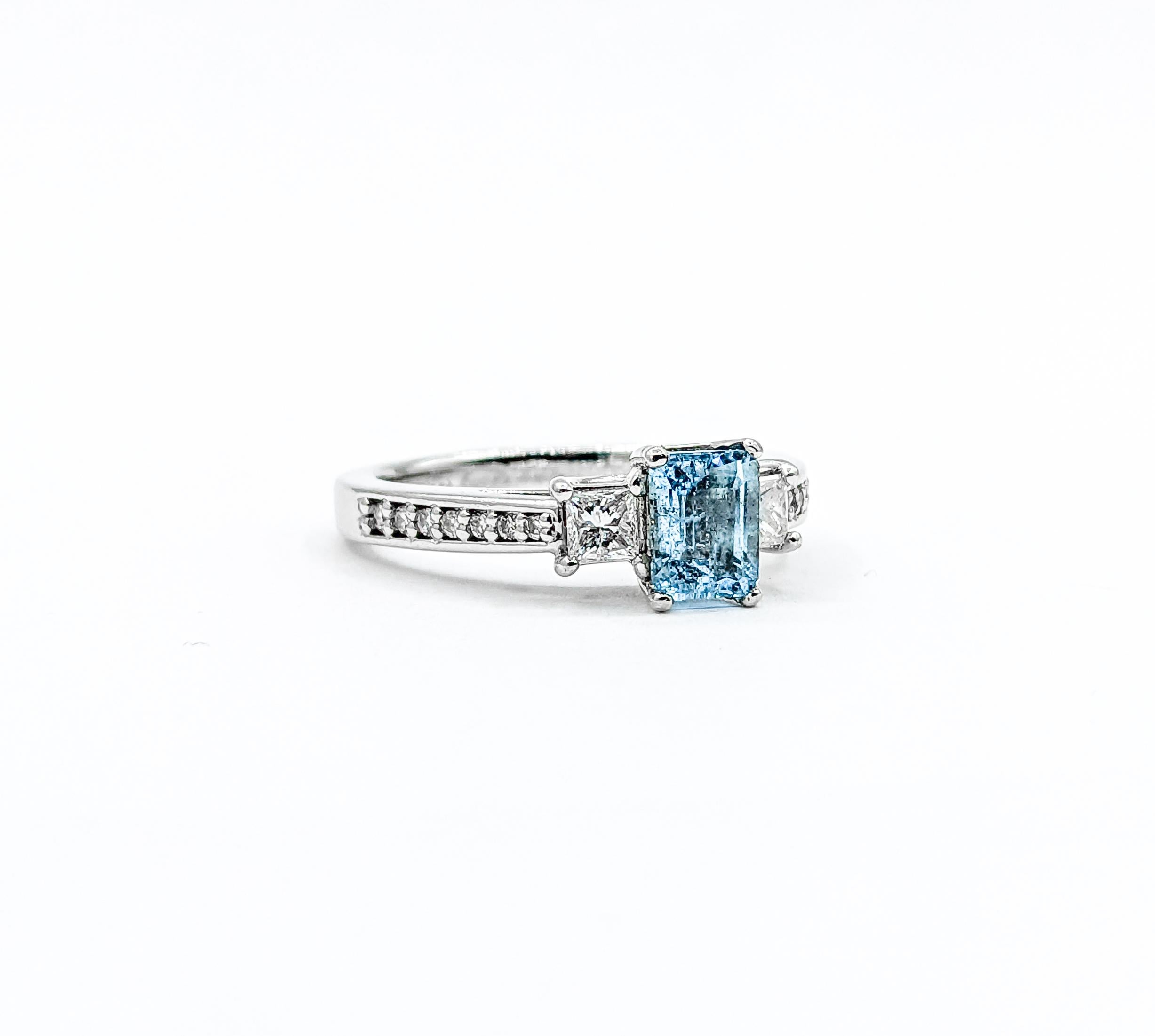 Natural Aquamarine & Diamond Ring In Excellent Condition For Sale In Bloomington, MN