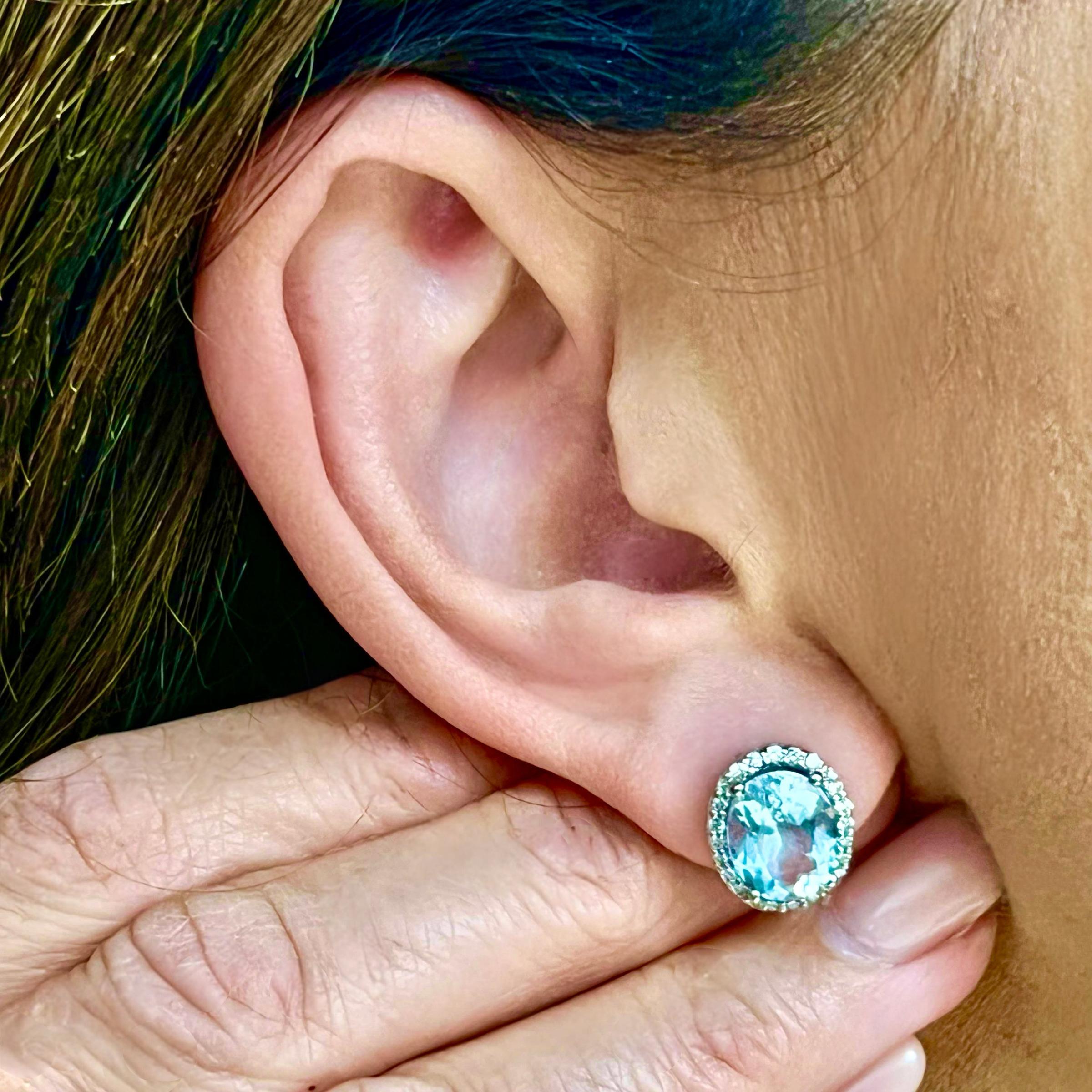 Orecchini a perno con acquamarina naturale e diamanti in WG 14k con 5,46 TCW

Certificato $5,950 121115

Questo è un gioiello unico, personalizzato e affascinante!

Questi magnifici orecchini a cerchio con acquamarina e diamanti sono una vera e