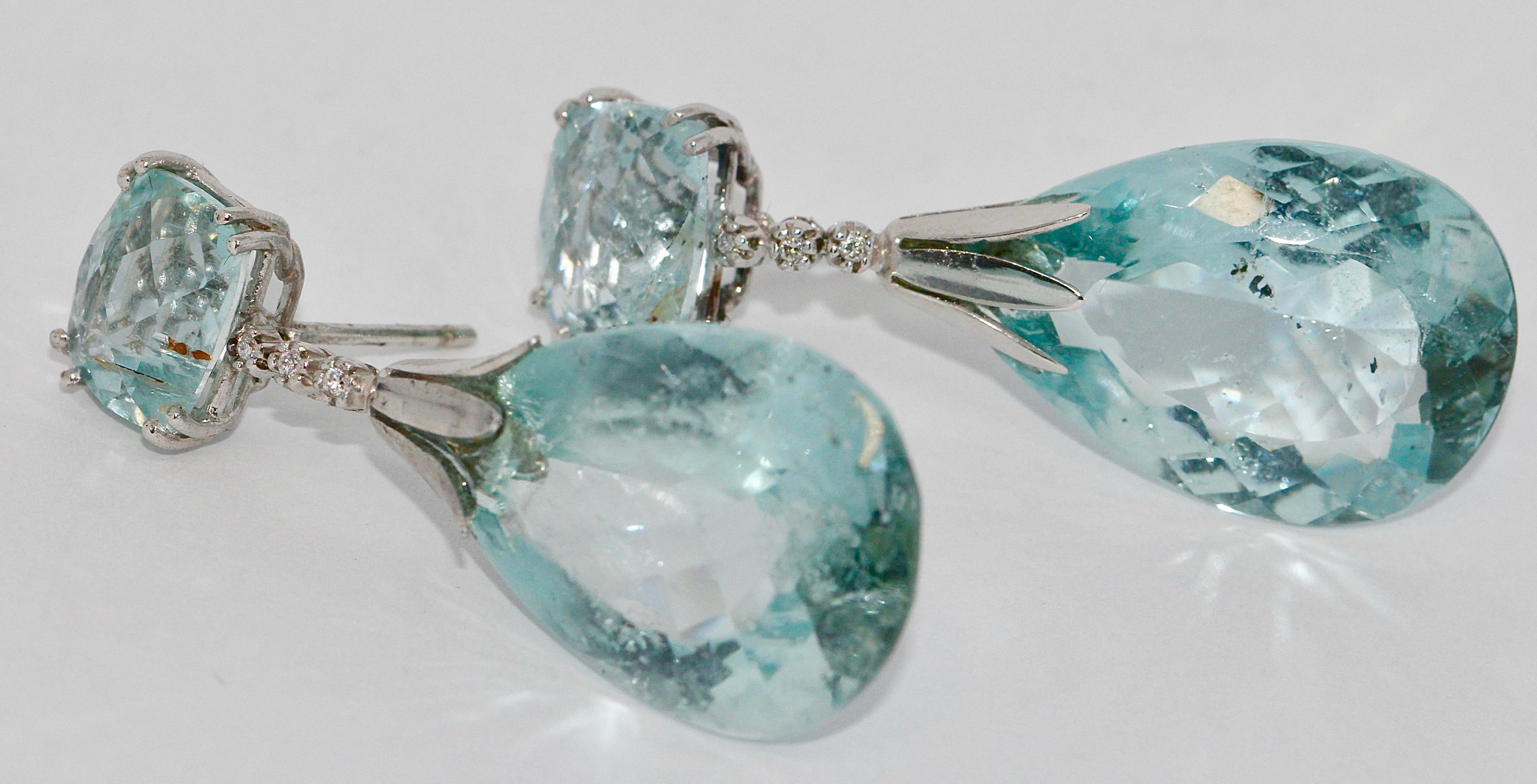 Natural Aquamarine drop, stud earrings, with diamonds. 18 Karat white gold.

Enchanting, big aquamarine earrings with diamonds. Natural aquamarine stones with inclusions.

Length per earring is approx. 45mm.