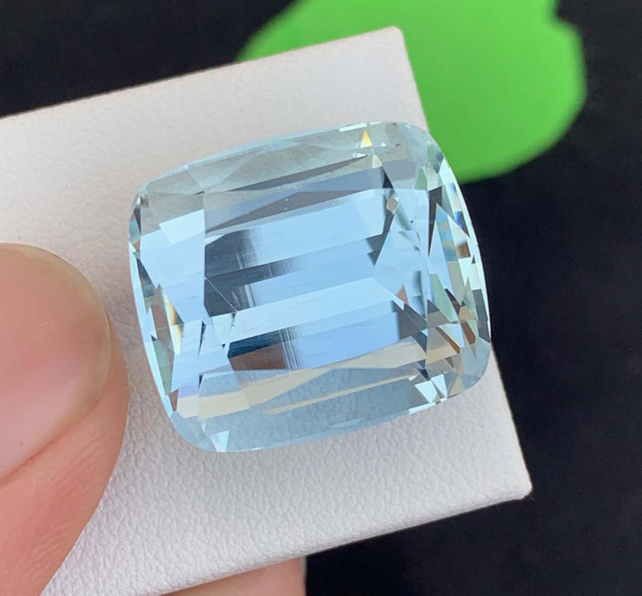 Taglio cuscino Natural Aquamarine Gemstone: 39.65 Carat Cushion Cut, Pakistan Origin in vendita