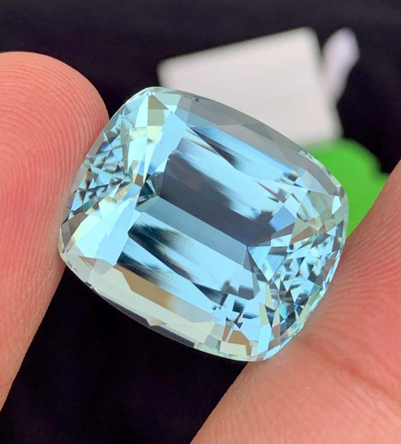 Taglio cuscino Natural Aquamarine Gemstone: 40.115 Carat Cushion Cut, Pakistan Origin in vendita