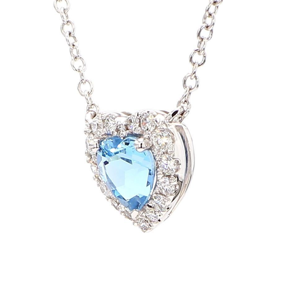 La bellissima collana di acquamarina di RareGemworld. Montato in una splendida montatura in oro bianco 18 carati con un'acquamarina naturale con taglio a cuore circondata da una corona di diamanti bianchi naturali. Questa collana è destinata a