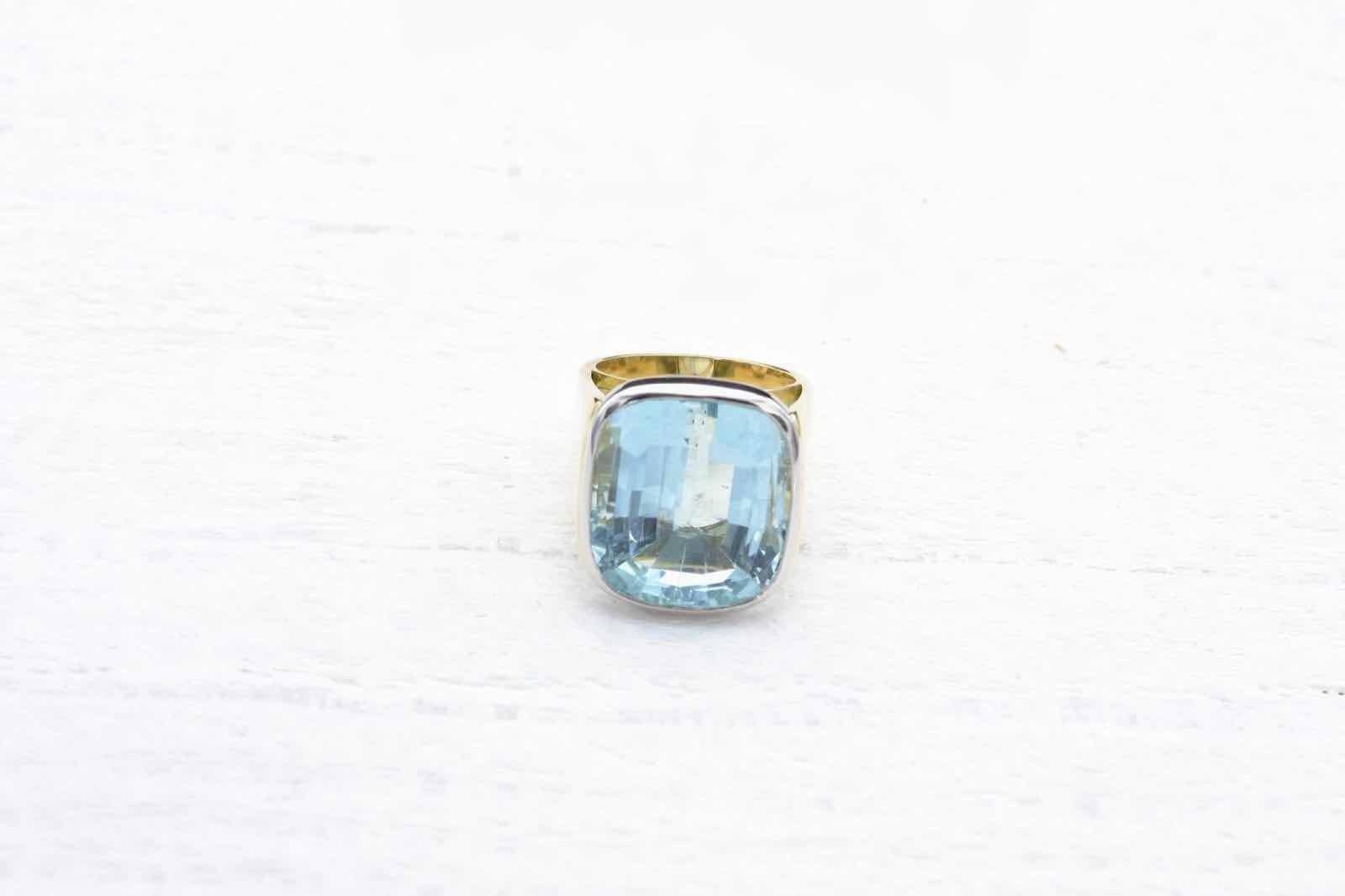 Stones: Natural aquamarine of 26.14 carats
Material: 18k yellow gold and platinum
Dimensions: 19 mm in length on finger and 10 mm in height
Weight: 19.6g
Size: 53 (free sizing)
Certificate
Ref. : 23765 / 23769