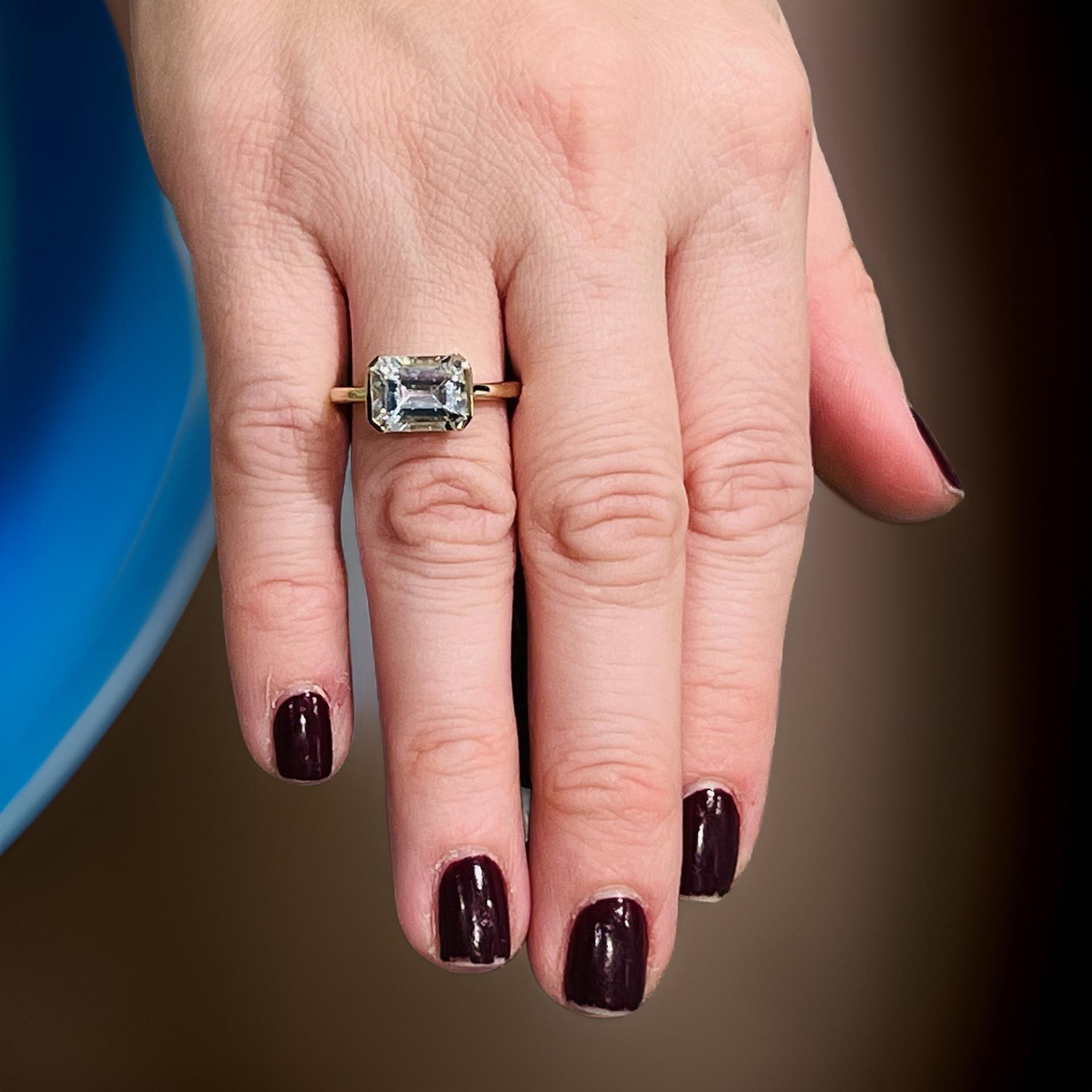 Taille émeraude Bague aigue-marine naturelle 6,5 or jaune 14 carats certifiée TCW 2,94 en vente