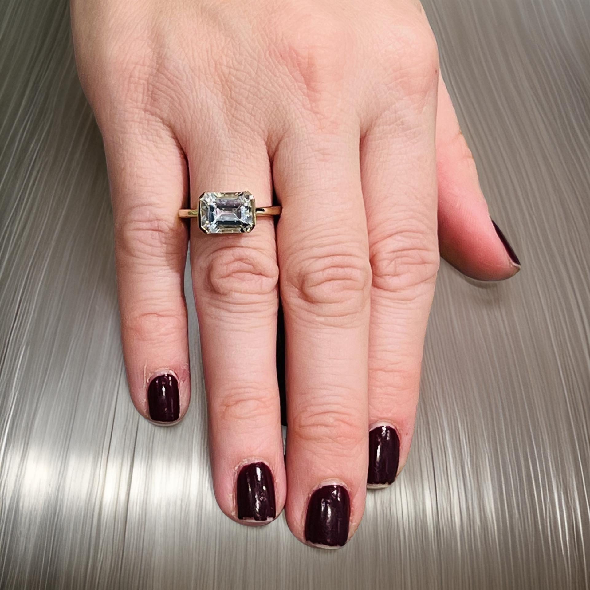 Bague aigue-marine naturelle 6,5 or jaune 14 carats certifiée TCW 2,94 en vente 1