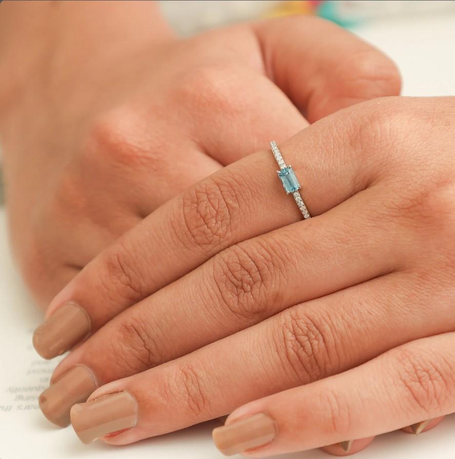 Donna Anello con acquamarina naturale in oro 14k in vendita