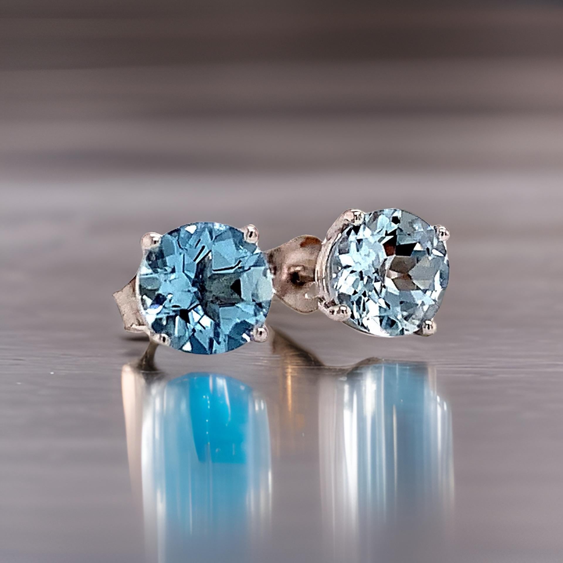 Clous d'oreilles aigue-marine naturelle en or blanc 14 carats certifié 1,0 TCW Neuf - En vente à Brooklyn, NY