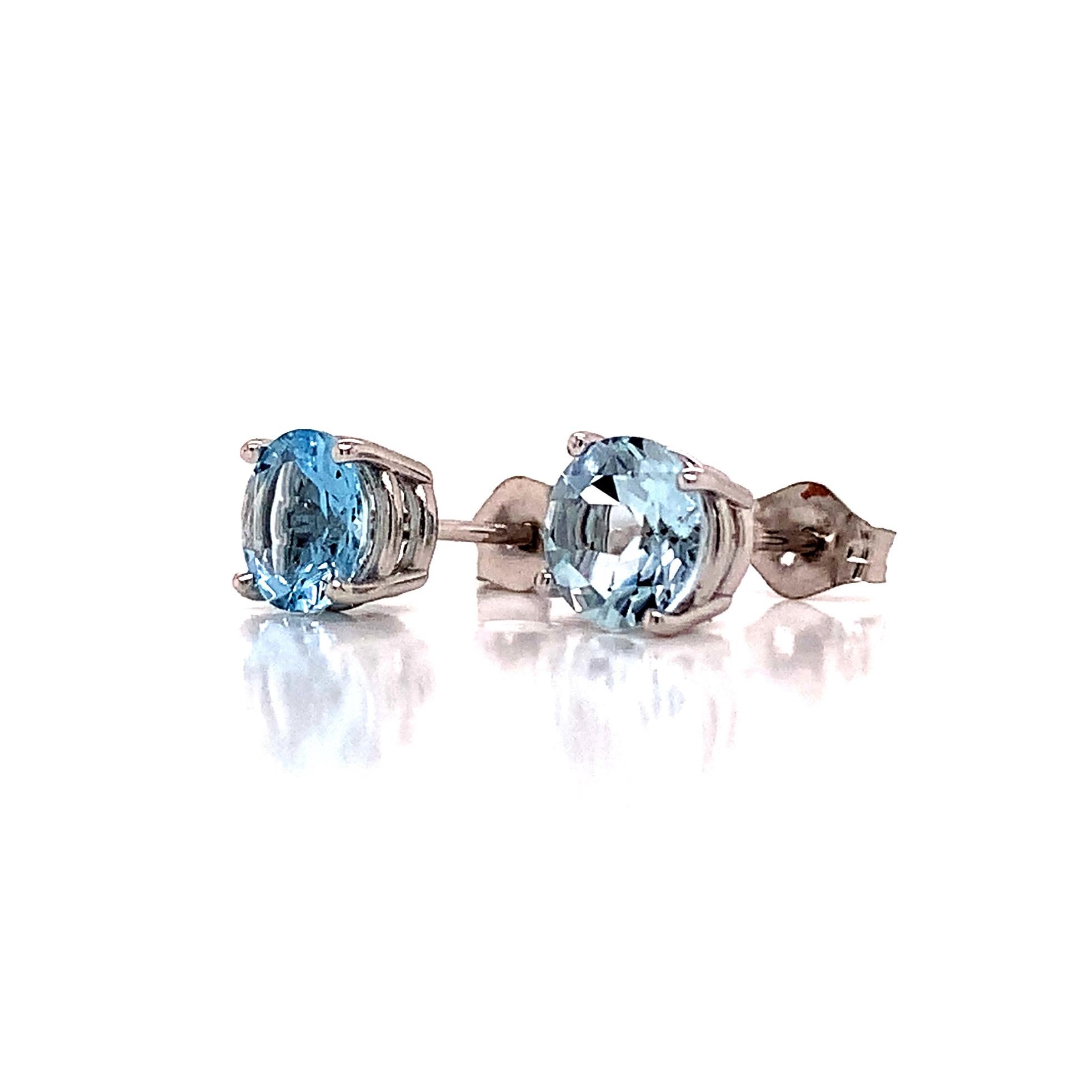 Clous d'oreilles aigue-marine naturelle en or blanc 14 carats certifié 1,0 TCW en vente 3
