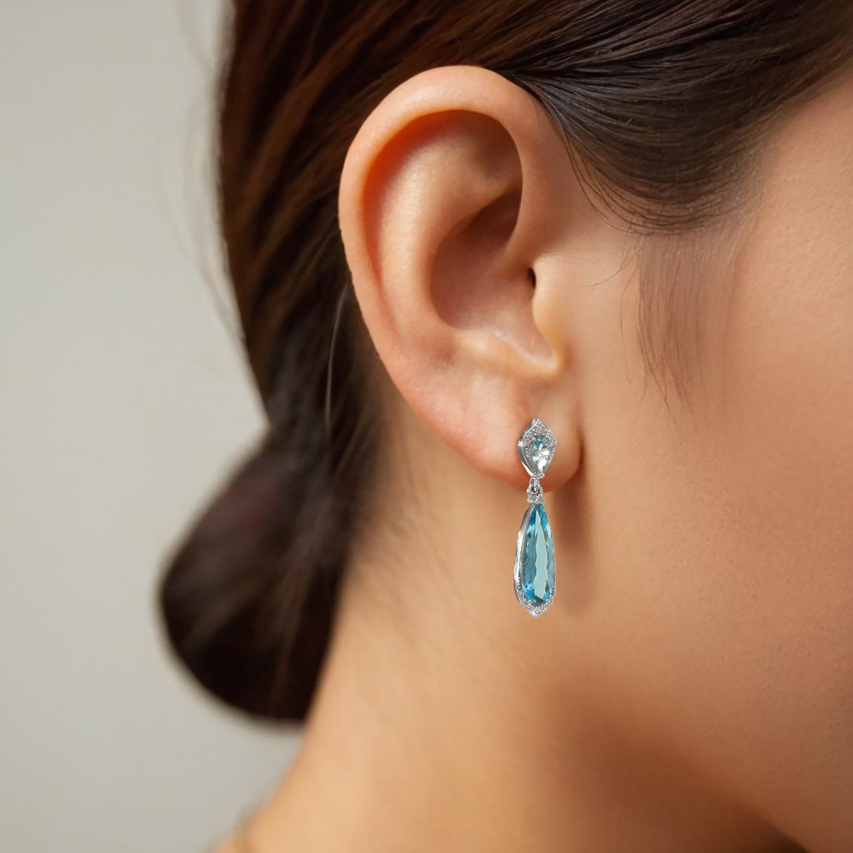  Natural Aquamarines  3.14 Carats Earrings with Diamonds For Sale 1
