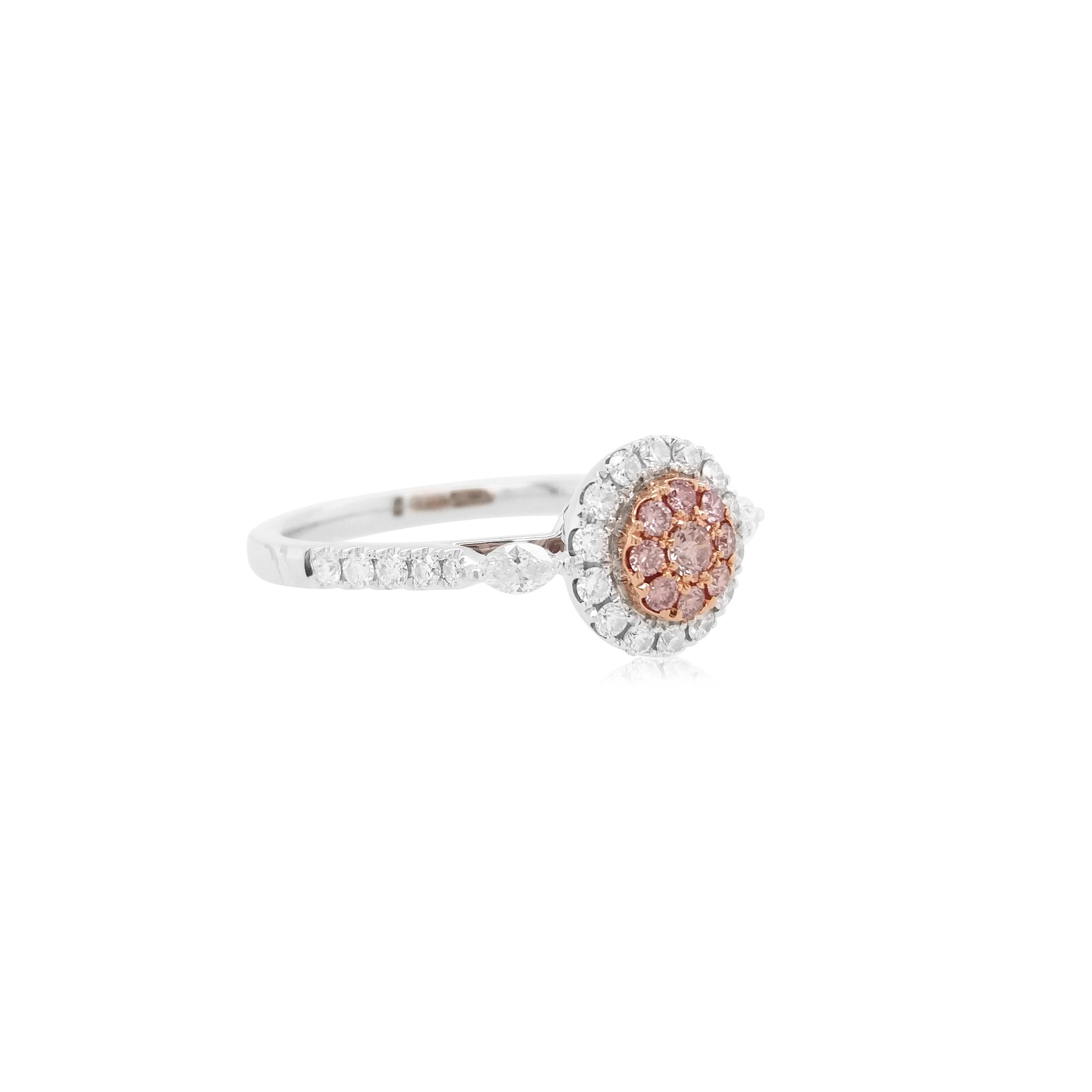 Brautring aus Platin mit natürlichem Argyle-Rosa-Diamant und weißem Diamant im Zustand „Neu“ im Angebot in Hong Kong, HK