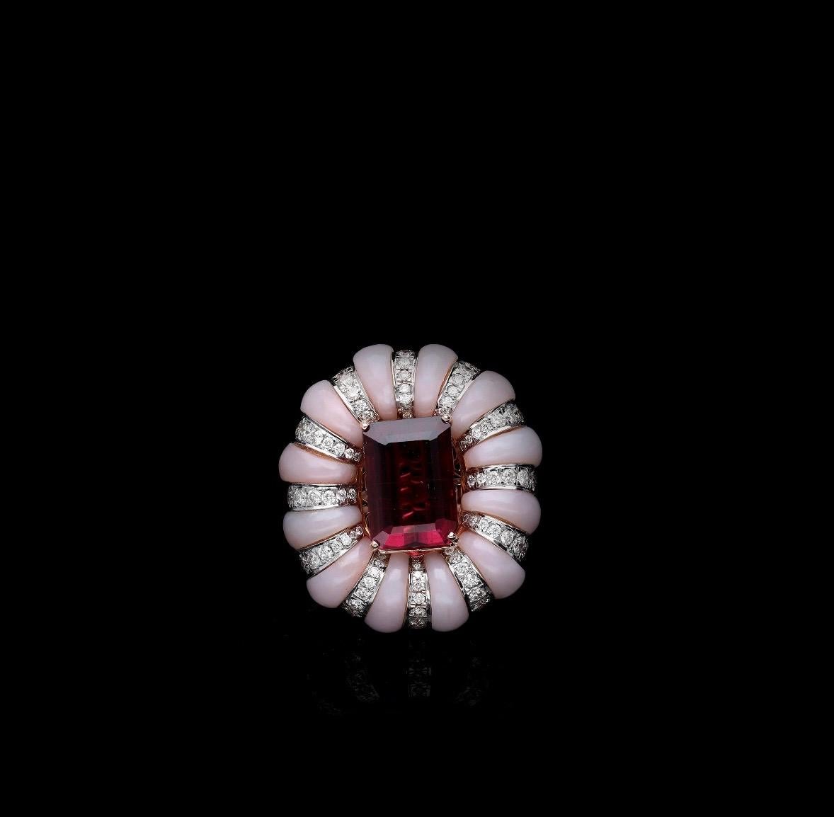 Taglio Asscher Anello Art Deco con rubellite naturale e diamante opale in oro 18 carati in vendita