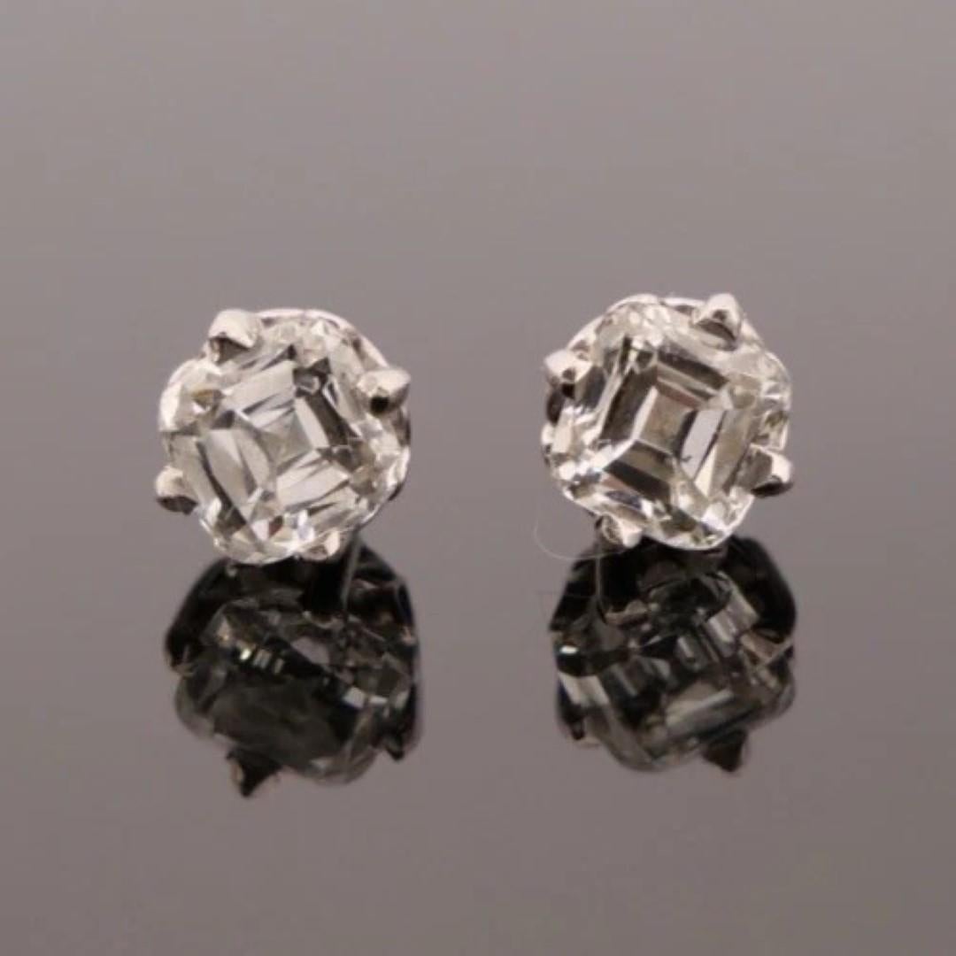 Natural Asscher Cut Diamond 14K White Gold 2.00ctw SI1–SI2 H-I Stud Earrings In condizioni ottime in vendita a Carmel By The Sea, CA