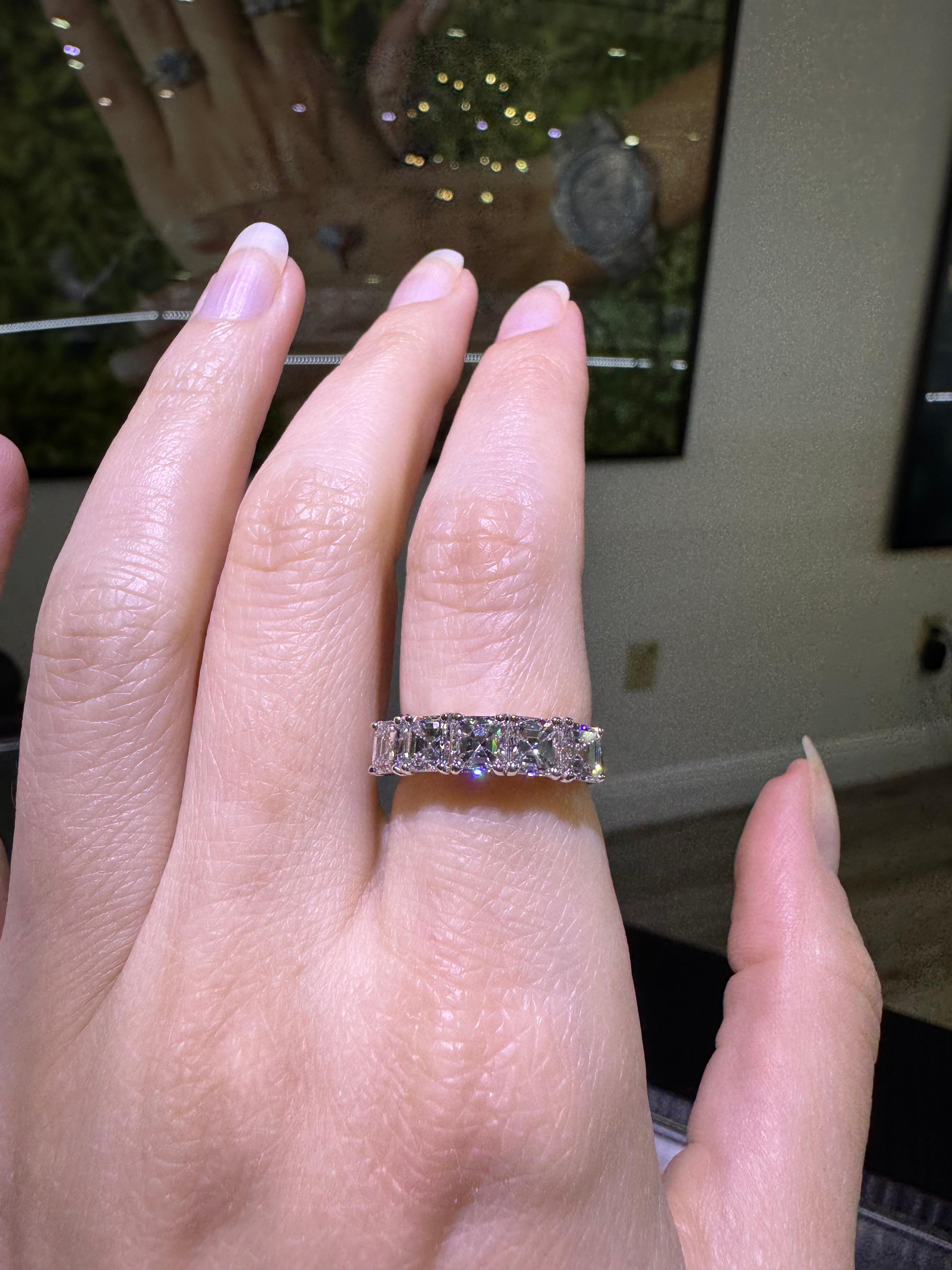 Anillo de 5 piedras de 14 quilates con diamantes naturales talla Asscher En Stock en venta 4