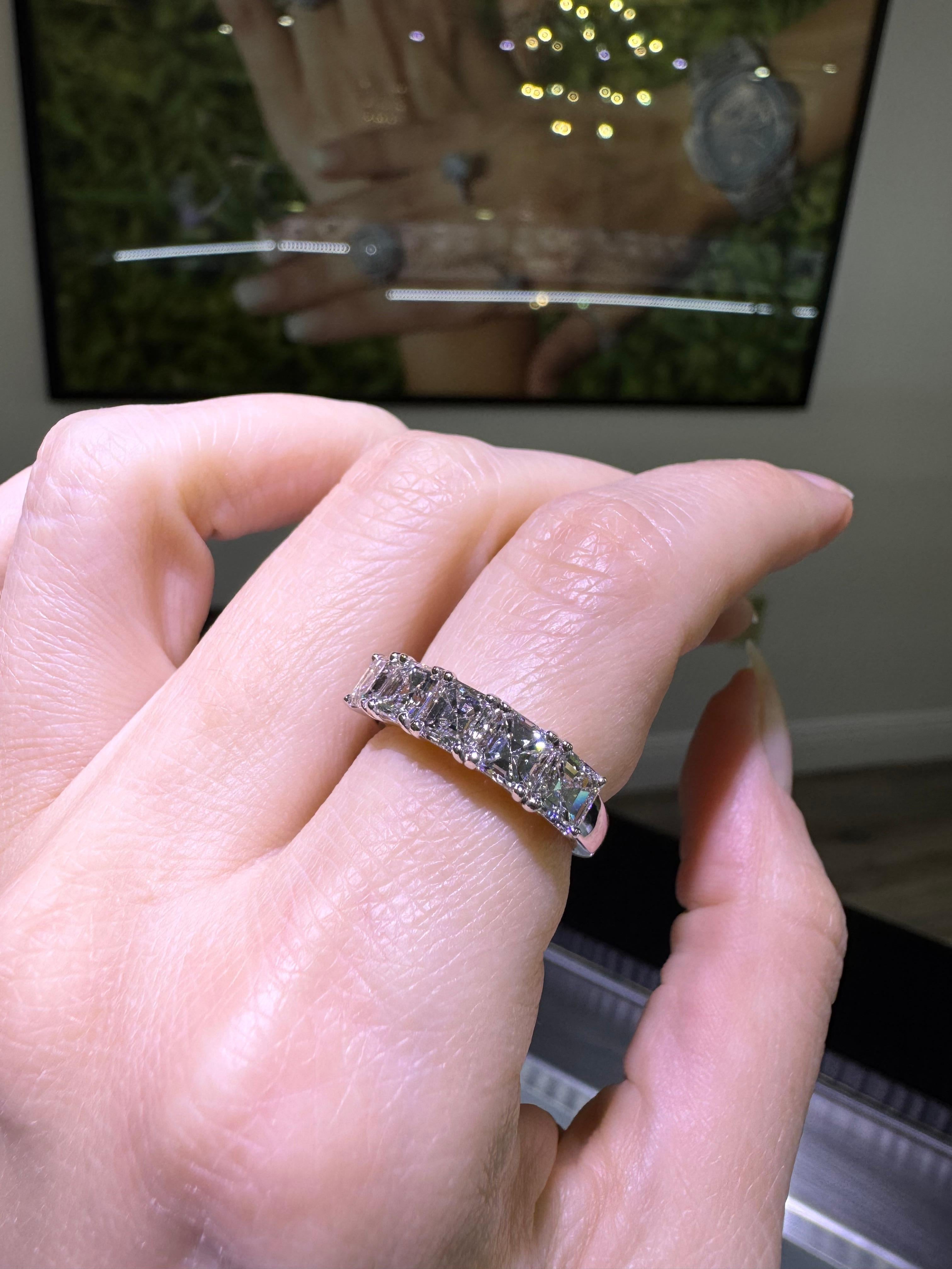 Anillo de 5 piedras de 14 quilates con diamantes naturales talla Asscher En Stock en venta 3