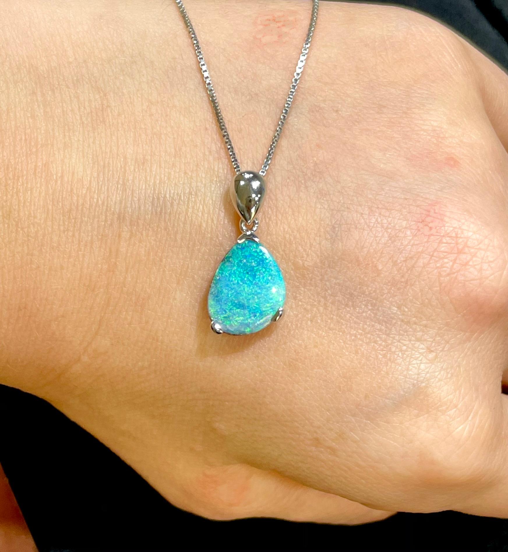 Collier pendentif en or blanc 18 carats avec opale de roche australienne naturelle de 3,99 carats Neuf à Sydney, AU
