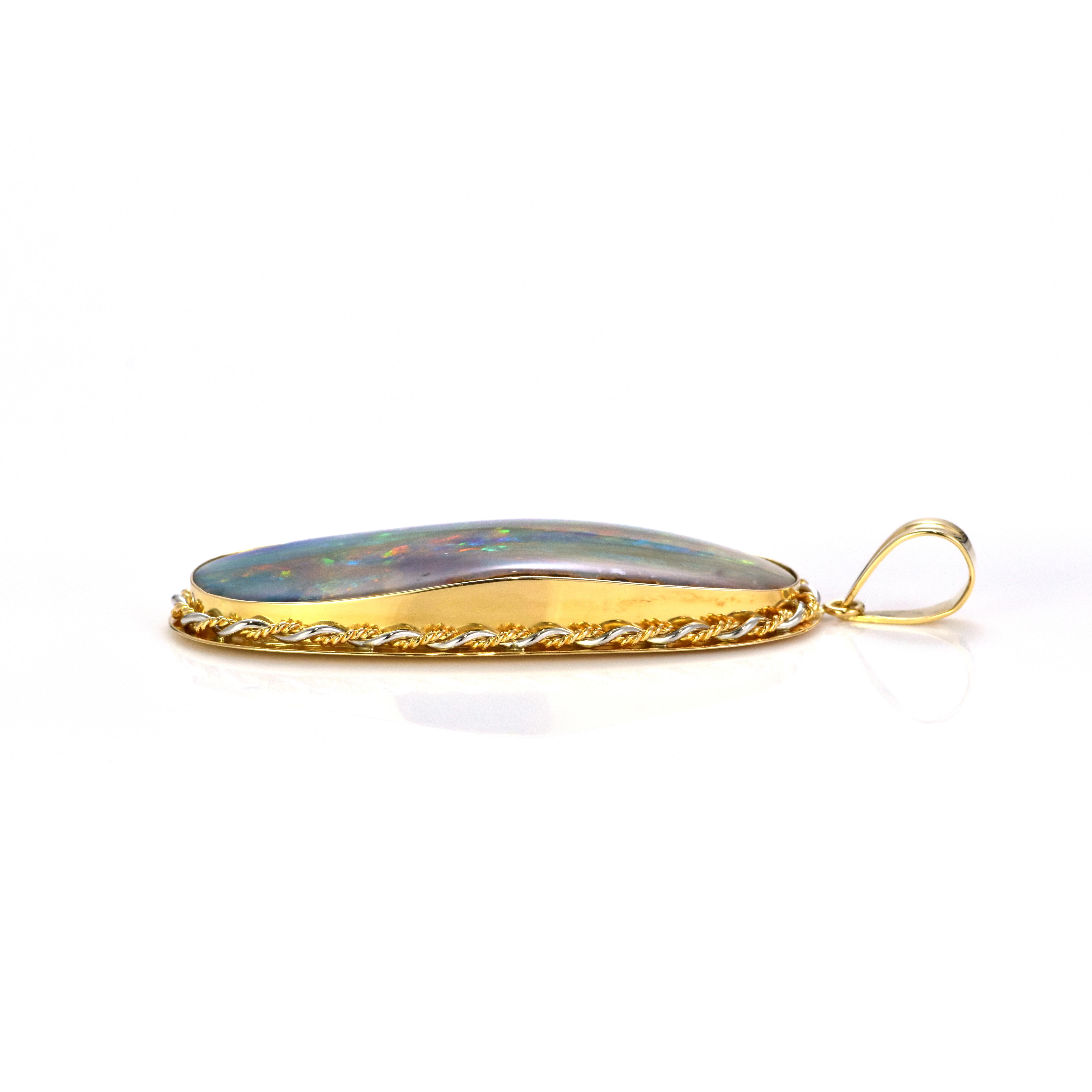 Opale Boulder australiano naturale e ciondolo con diamante, realizzato in oro 18 carati e platino. In condizioni ottime in vendita a Tokyo, JP