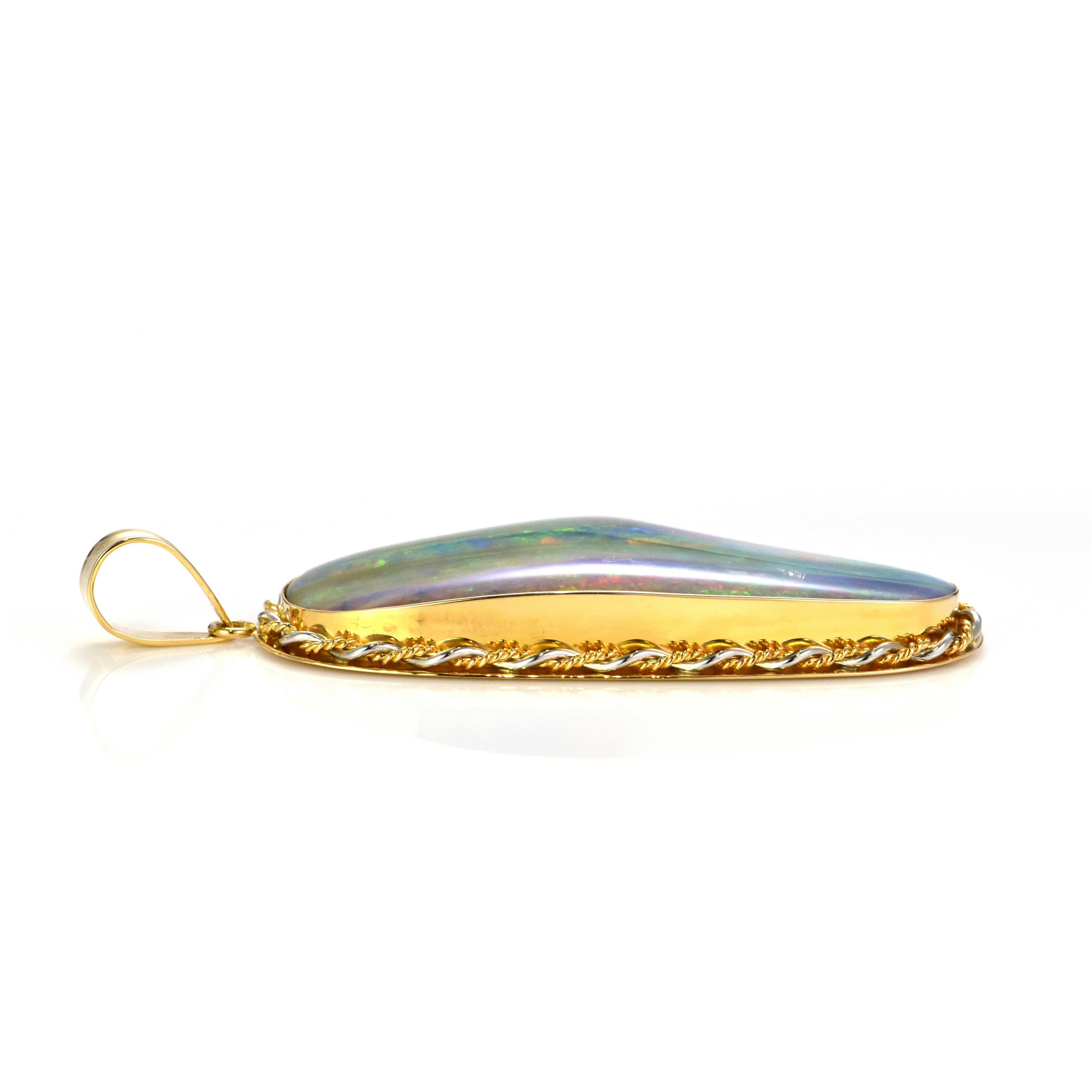 Donna Opale Boulder australiano naturale e ciondolo con diamante, realizzato in oro 18 carati e platino. in vendita