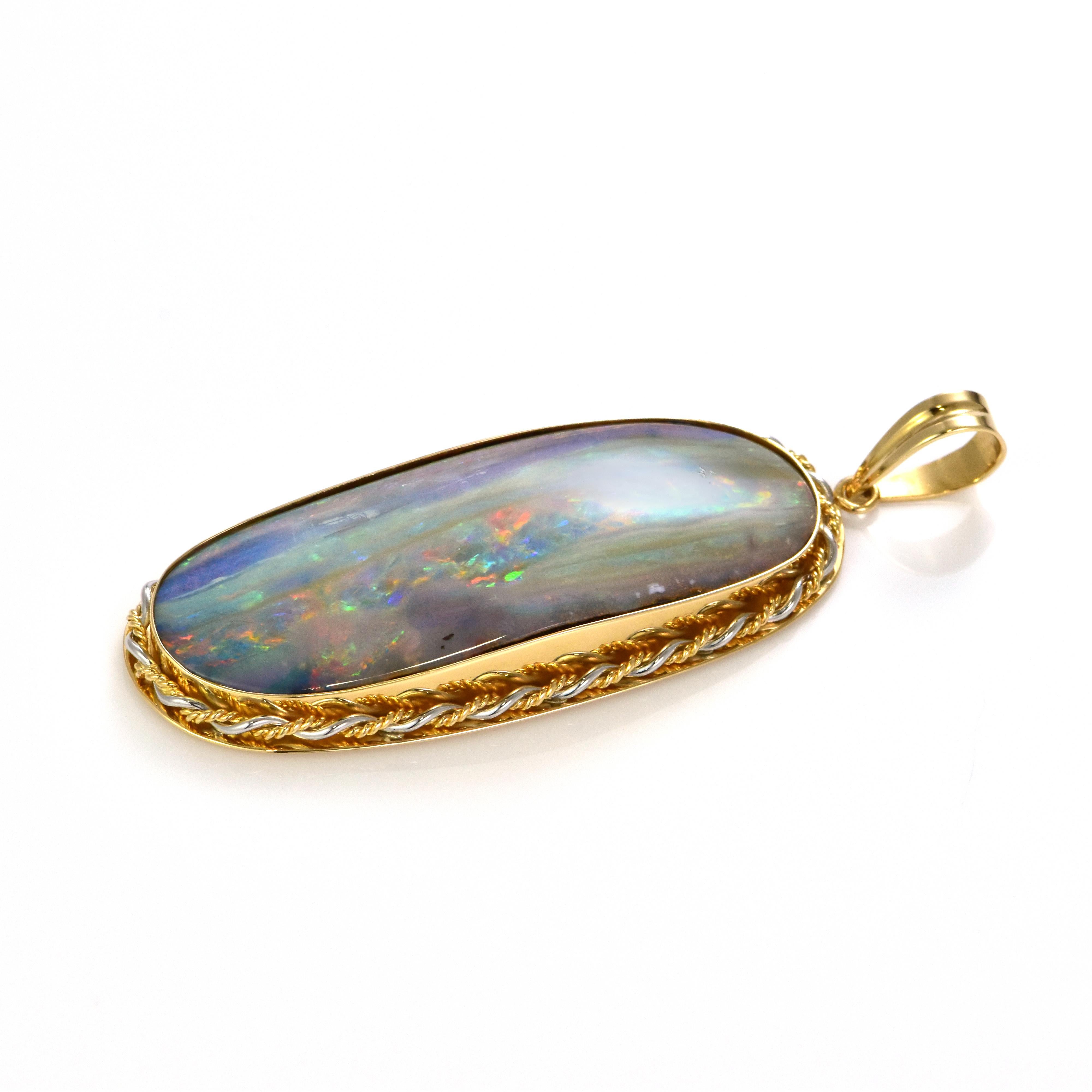 Opale Boulder australiano naturale e ciondolo con diamante, realizzato in oro 18 carati e platino. in vendita 1