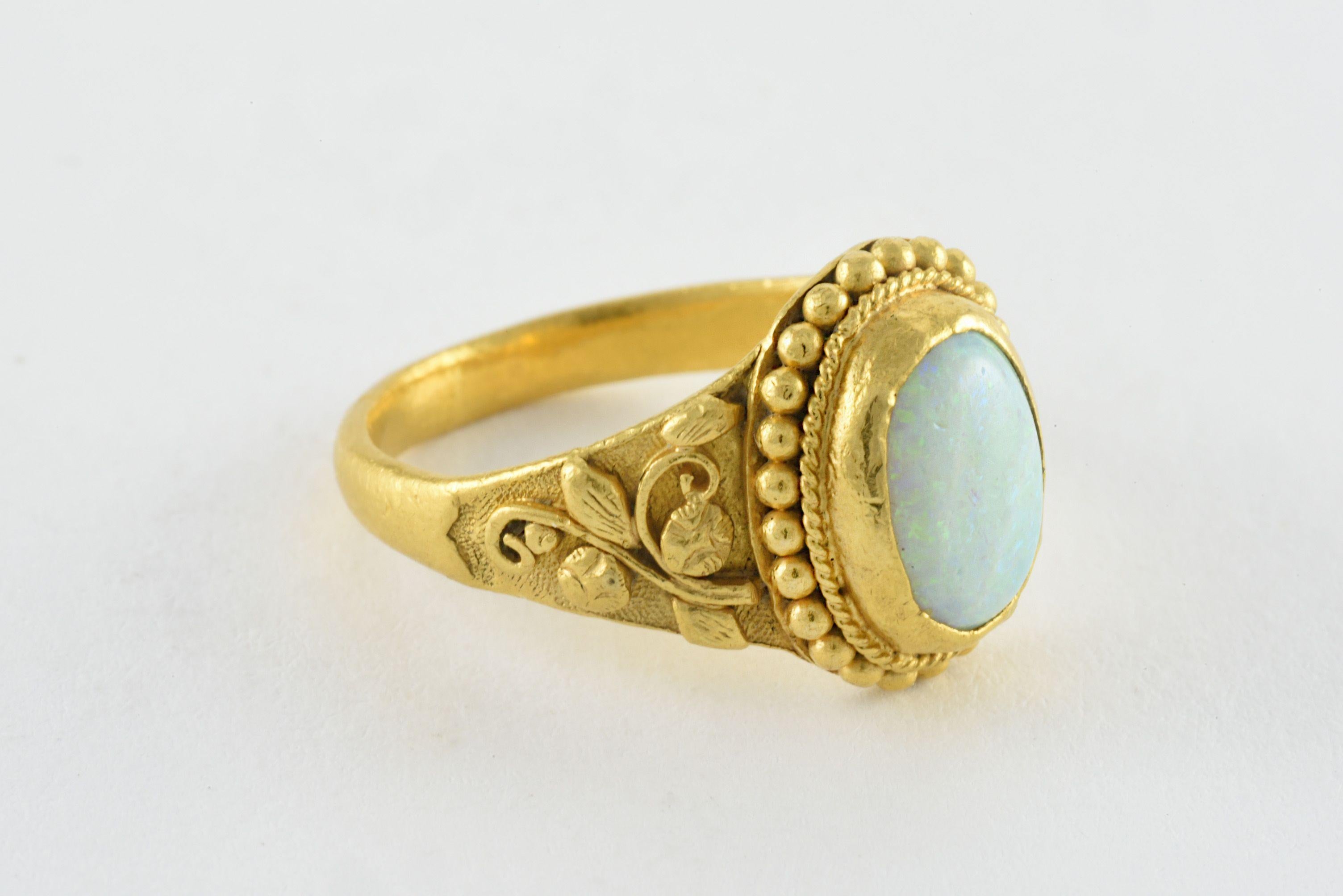 Natural Australian Opal and 22kt Yellow Gold Ring In Good Condition For Sale In Denver, CO