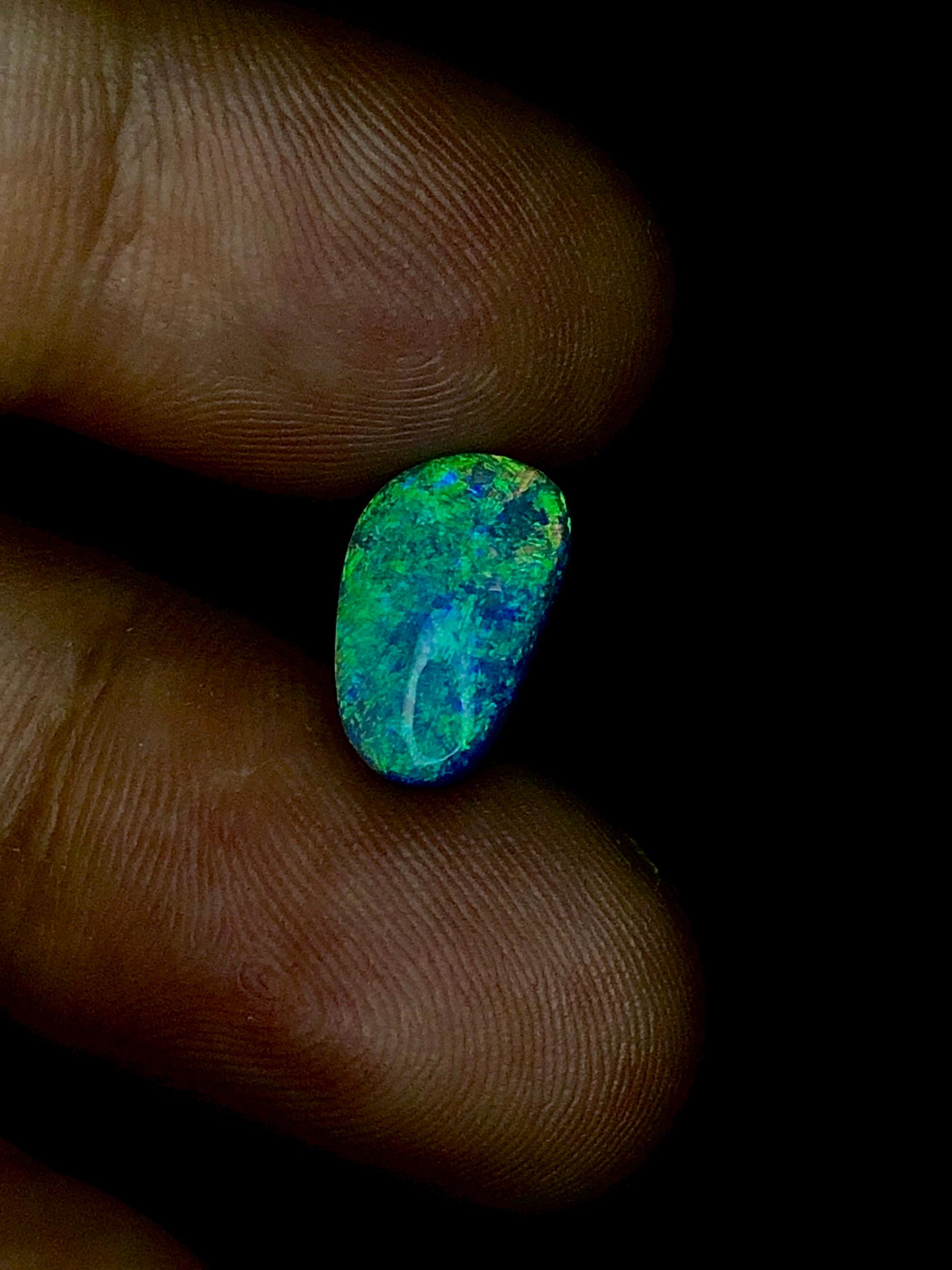 Non taillé Opale australienne naturelle GRS 3,53 carats  en vente