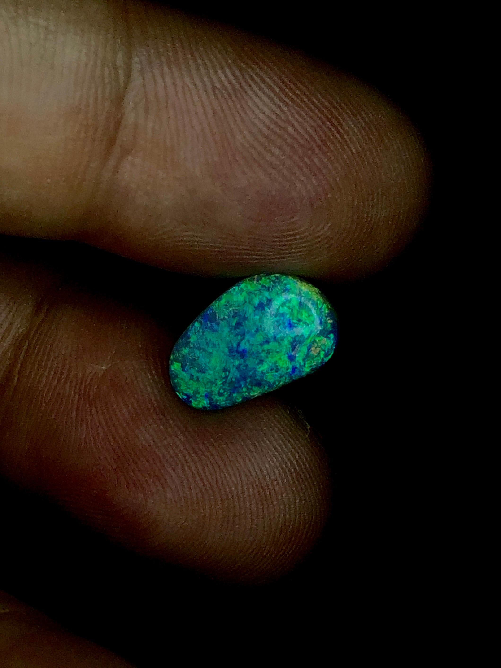 Natural Australian Opal GRS 3.53 ct  In New Condition For Sale In Bangkok, TH
