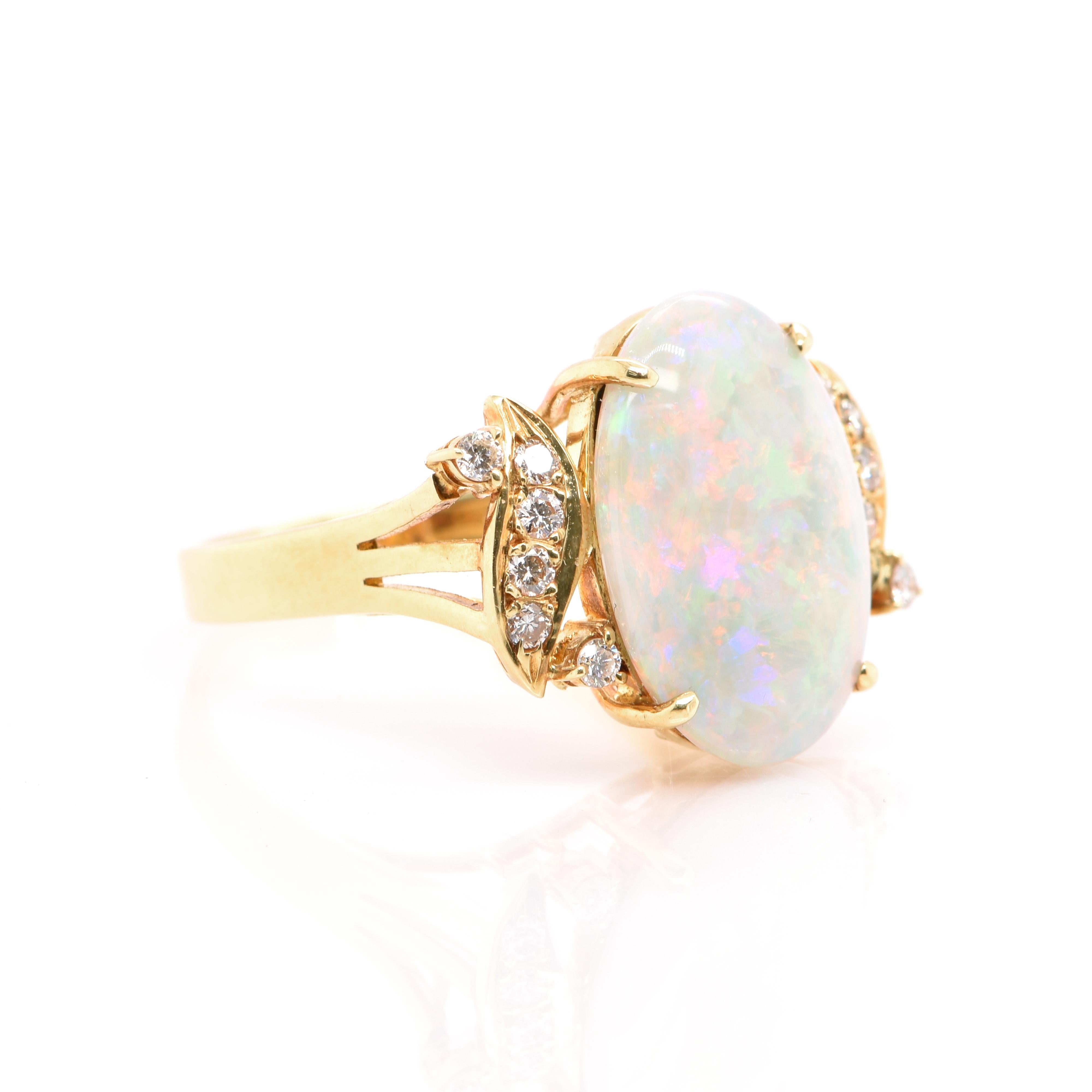 Natürlicher australischer weißer Opal und Diamant-Ring aus 18 Karat Gelbgold (Moderne)