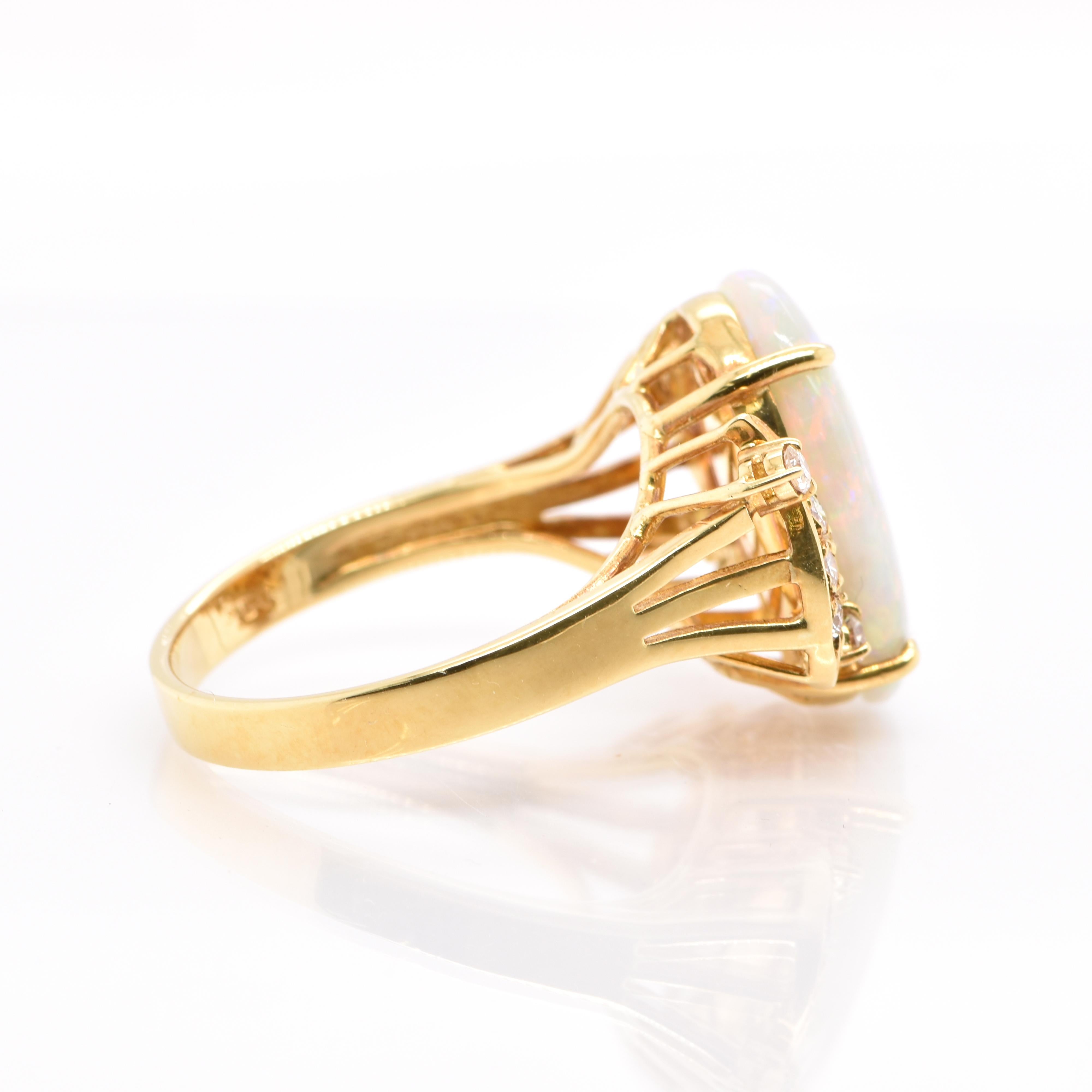 Natürlicher australischer weißer Opal und Diamant-Ring aus 18 Karat Gelbgold im Zustand „Hervorragend“ in Tokyo, JP