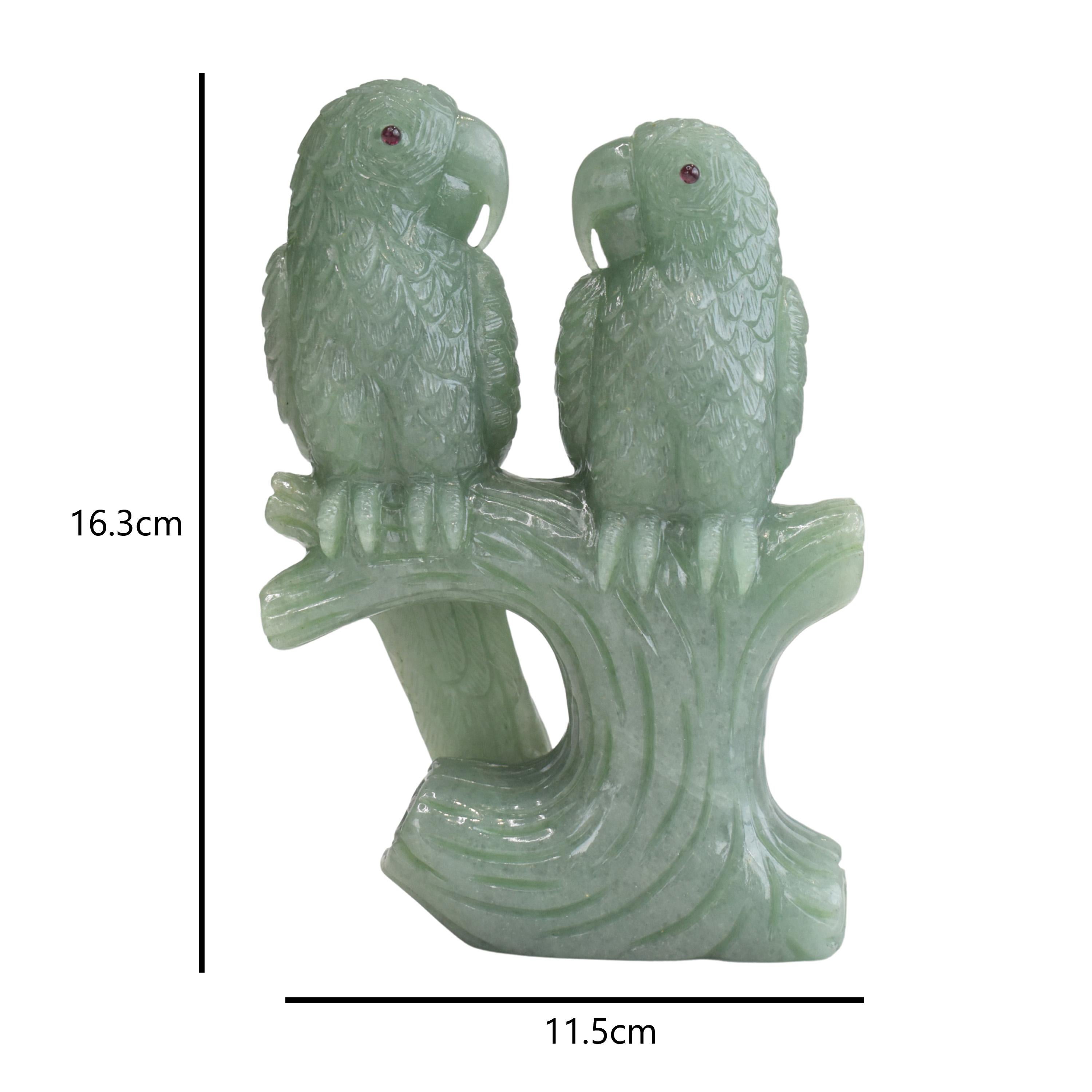 Celebrate connection, companionship, and craftsmanship with this exquisite hand-carved love birds sculpture in natural green aventurine. Standing 16.3 cm tall and 11.5 cm wide, this beautifully detailed carving features two parrots sitting