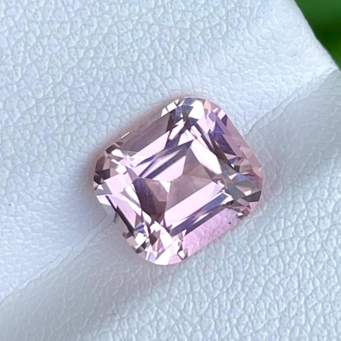 Tourmaline rose bébé de 3,25 carats, pierre précieuse nigériane taille coussin Unisexe en vente