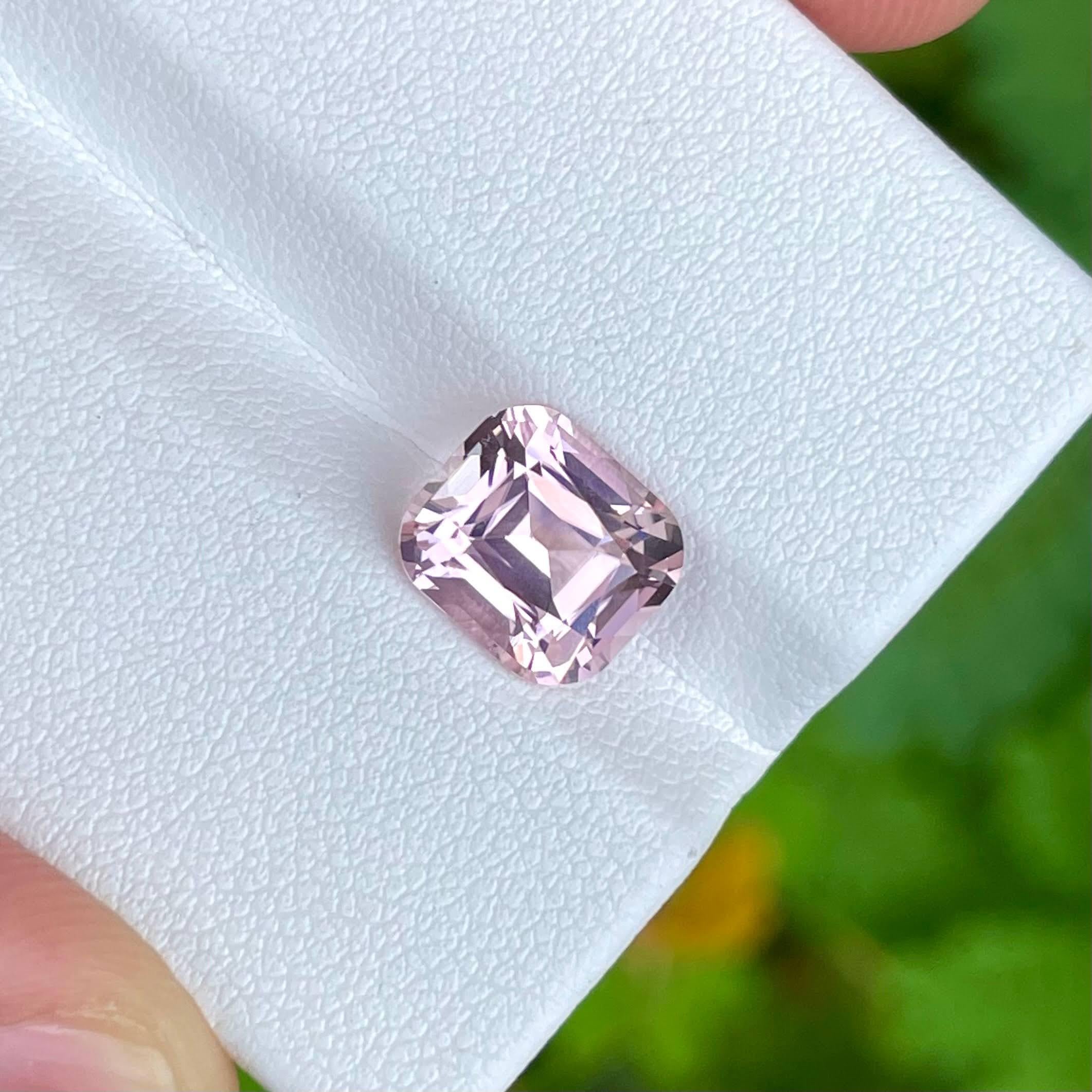 Tourmaline rose bébé de 3,25 carats, pierre précieuse nigériane taille coussin en vente 1