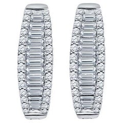 Orecchini a cerchio con diamante tondo e baguette naturale in oro bianco 14 carati