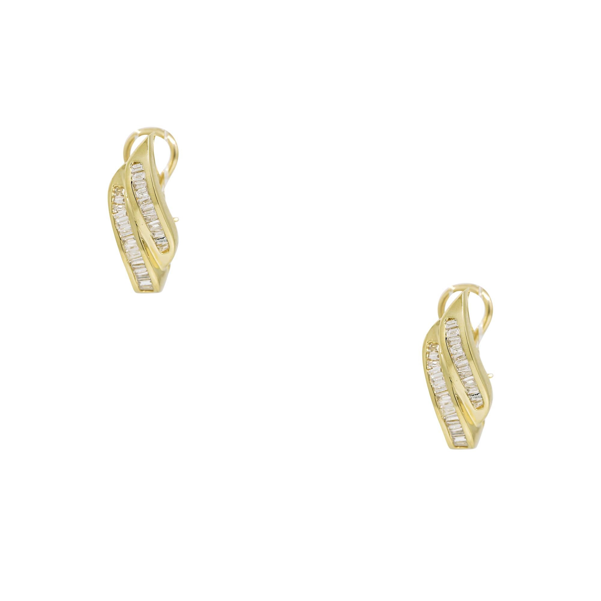 Boucles d'oreilles en or jaune 14k avec diamant baguette naturel de 1,52ctw

Produit : Boucles d'oreilles torsadées à diamant en serti clos
Diamants : Diamants entièrement naturels
MATERIAL : Or jaune 14k
Détails des diamants : Environ 1.52 carats