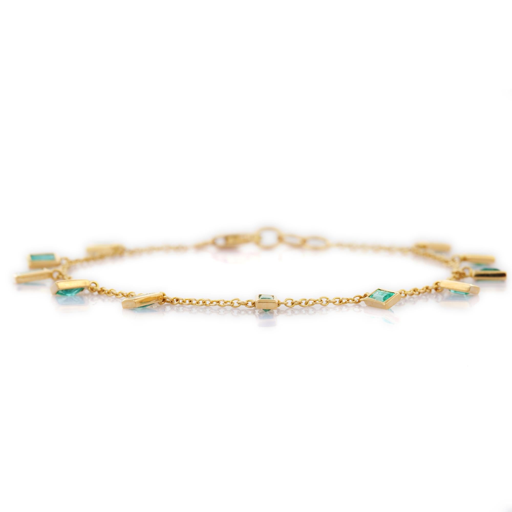 Modern Natural Baguette Cut Emerald Dangling Charm Bracelet in 18K Solid Yellow Gold   For Sale