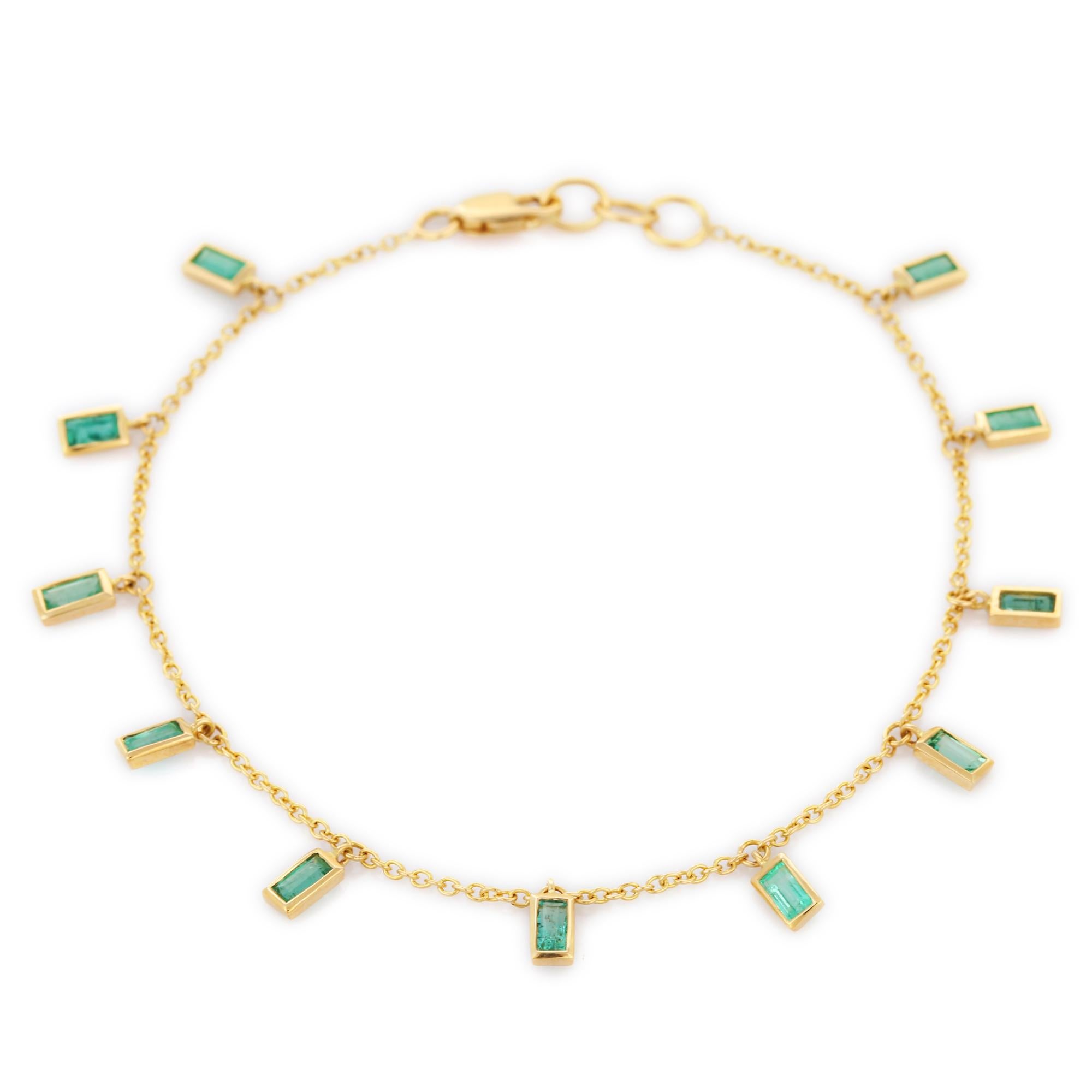Natural Baguette Cut Emerald Dangling Charm Bracelet in 18K Solid Yellow Gold   In New Condition For Sale In Houston, TX