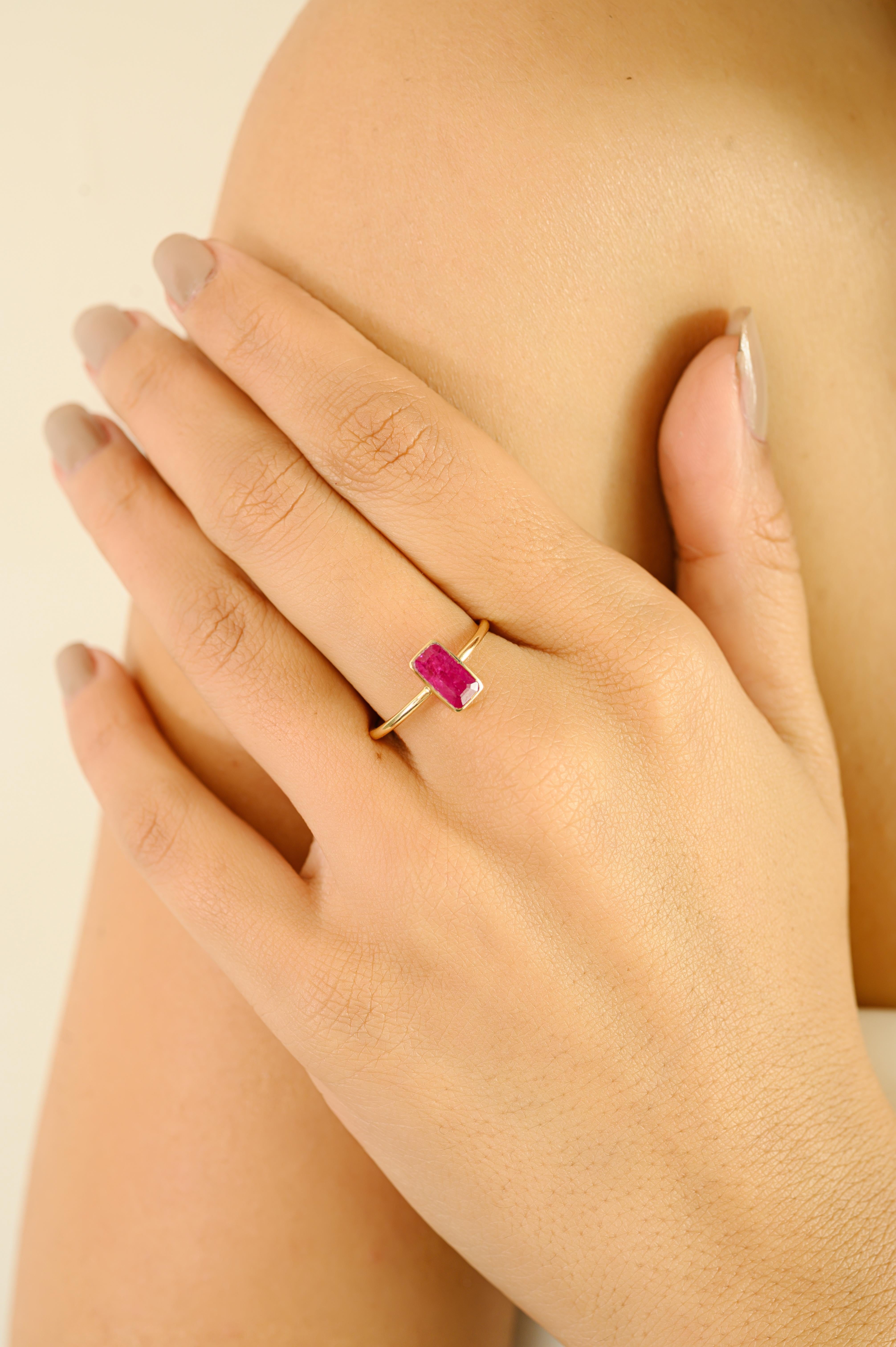 En venta: Natural Baguette-Cut Solitaire Ruby Ring in 18k Yellow Gold Everyday Wear  4
