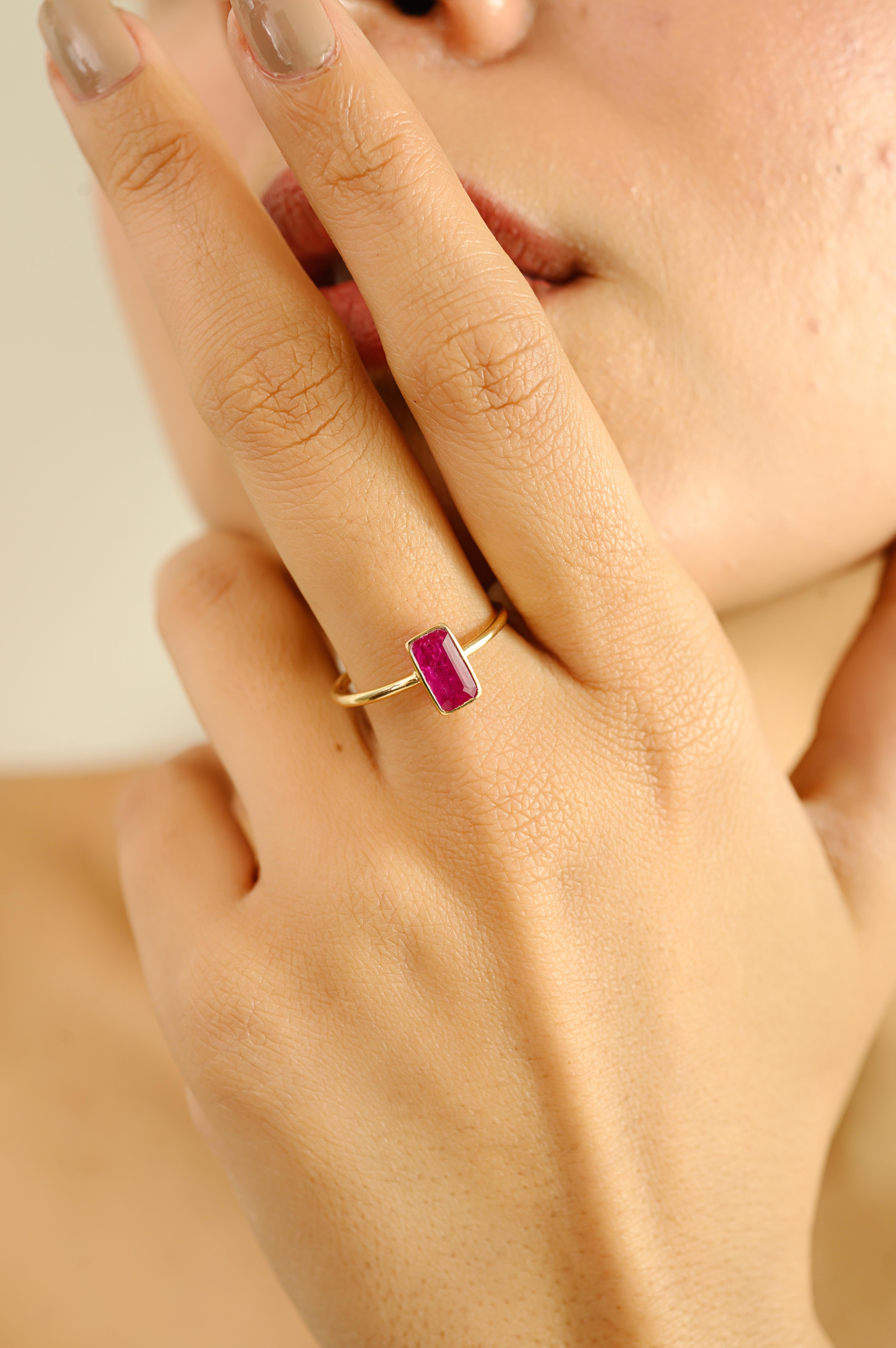 En venta: Natural Baguette-Cut Solitaire Ruby Ring in 18k Yellow Gold Everyday Wear  8