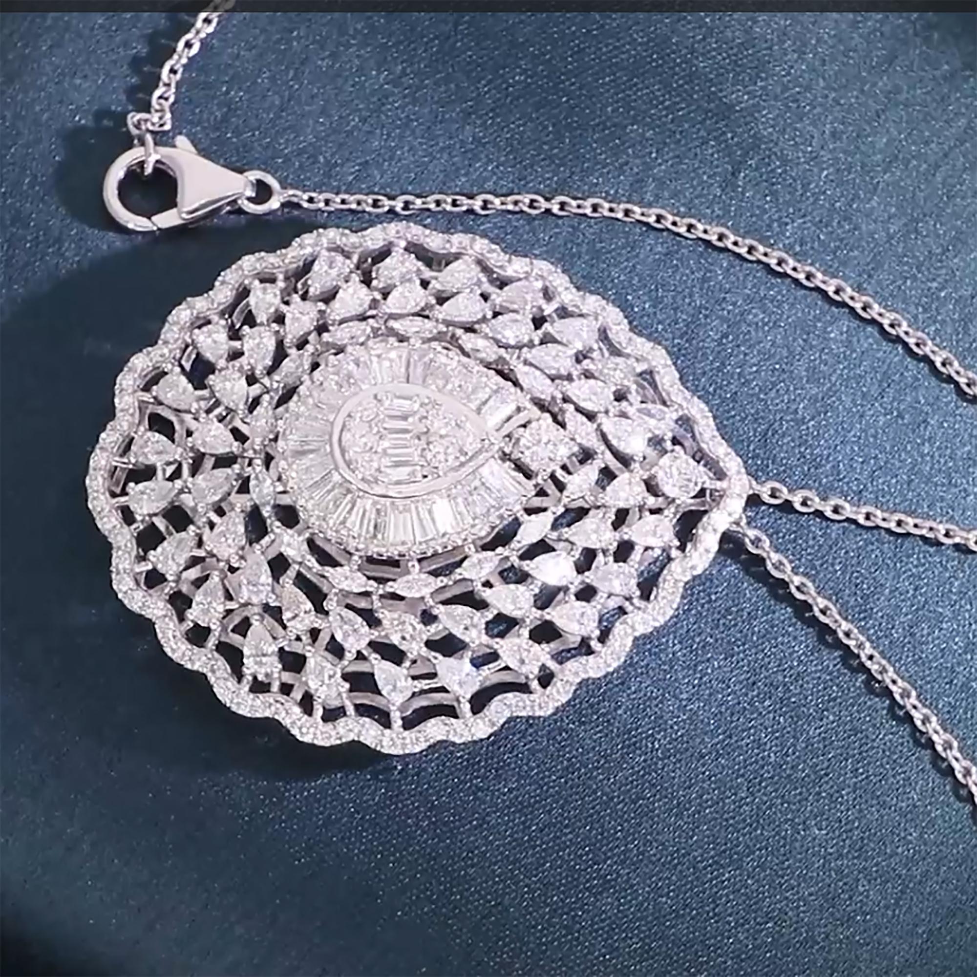 Moderne Pendentifs en or blanc 14 carats faits à la main avec diamants baguettes naturels en forme de poire en vente