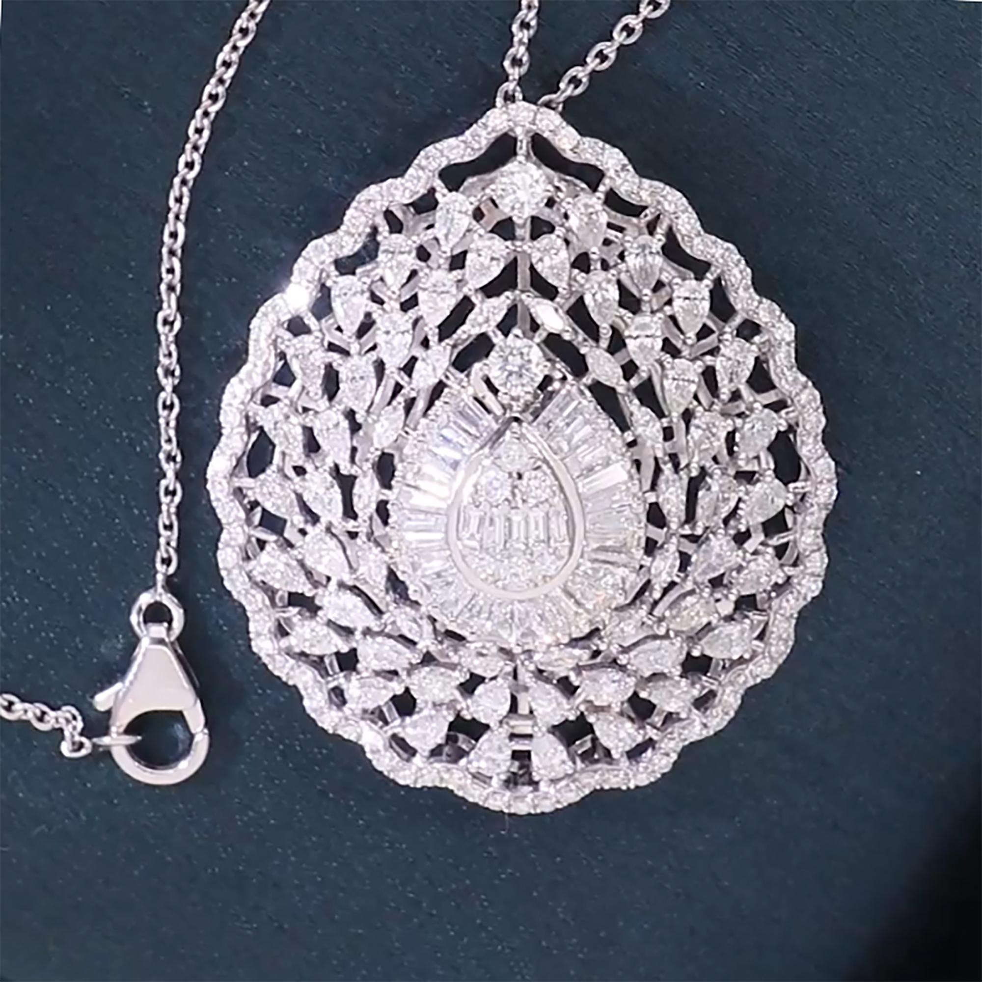 Taille baguette Pendentifs en or blanc 14 carats faits à la main avec diamants baguettes naturels en forme de poire en vente