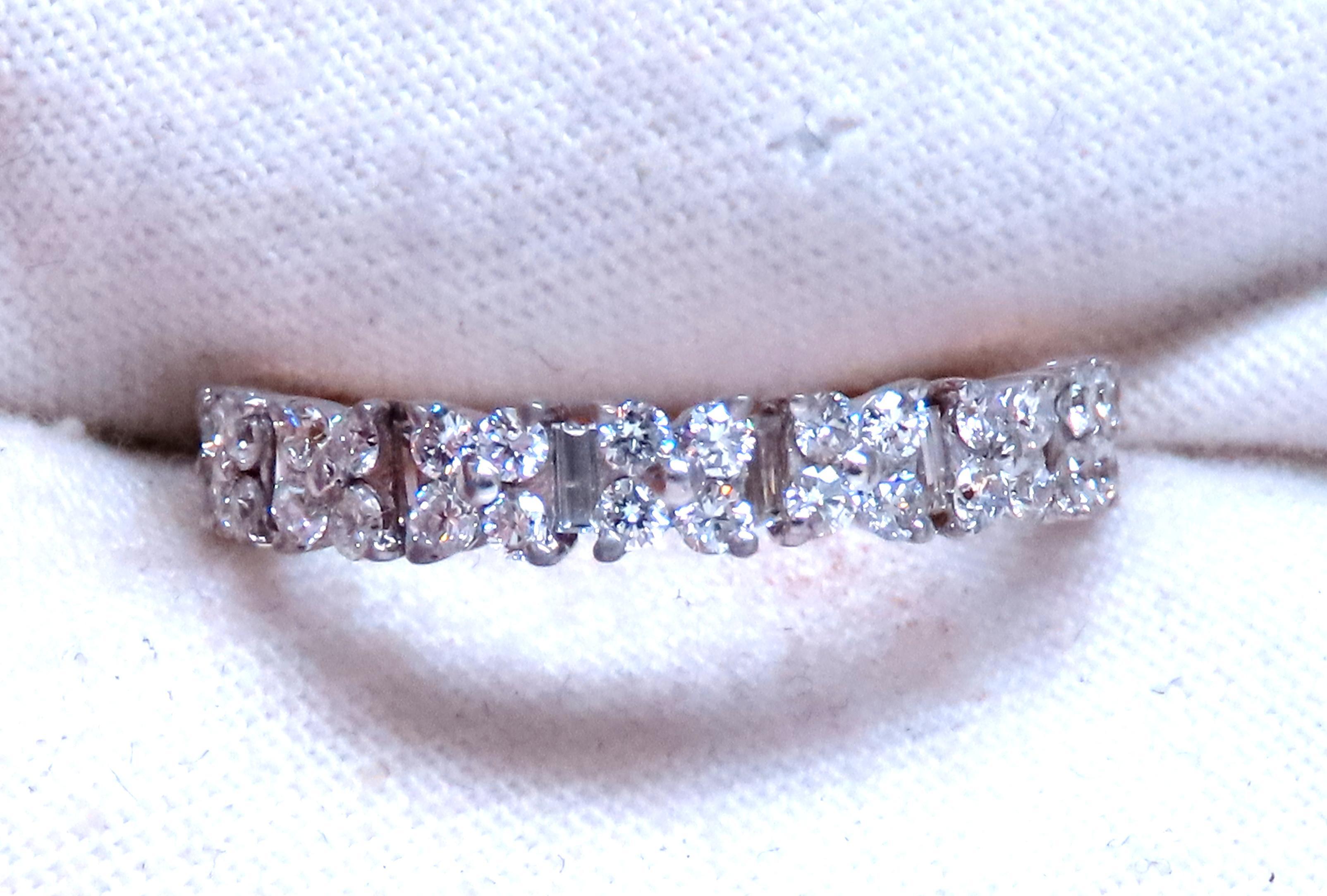 Natural Baguette & Round Diamonds Band 18kt Ref 12290 In New Condition For Sale In New York, NY