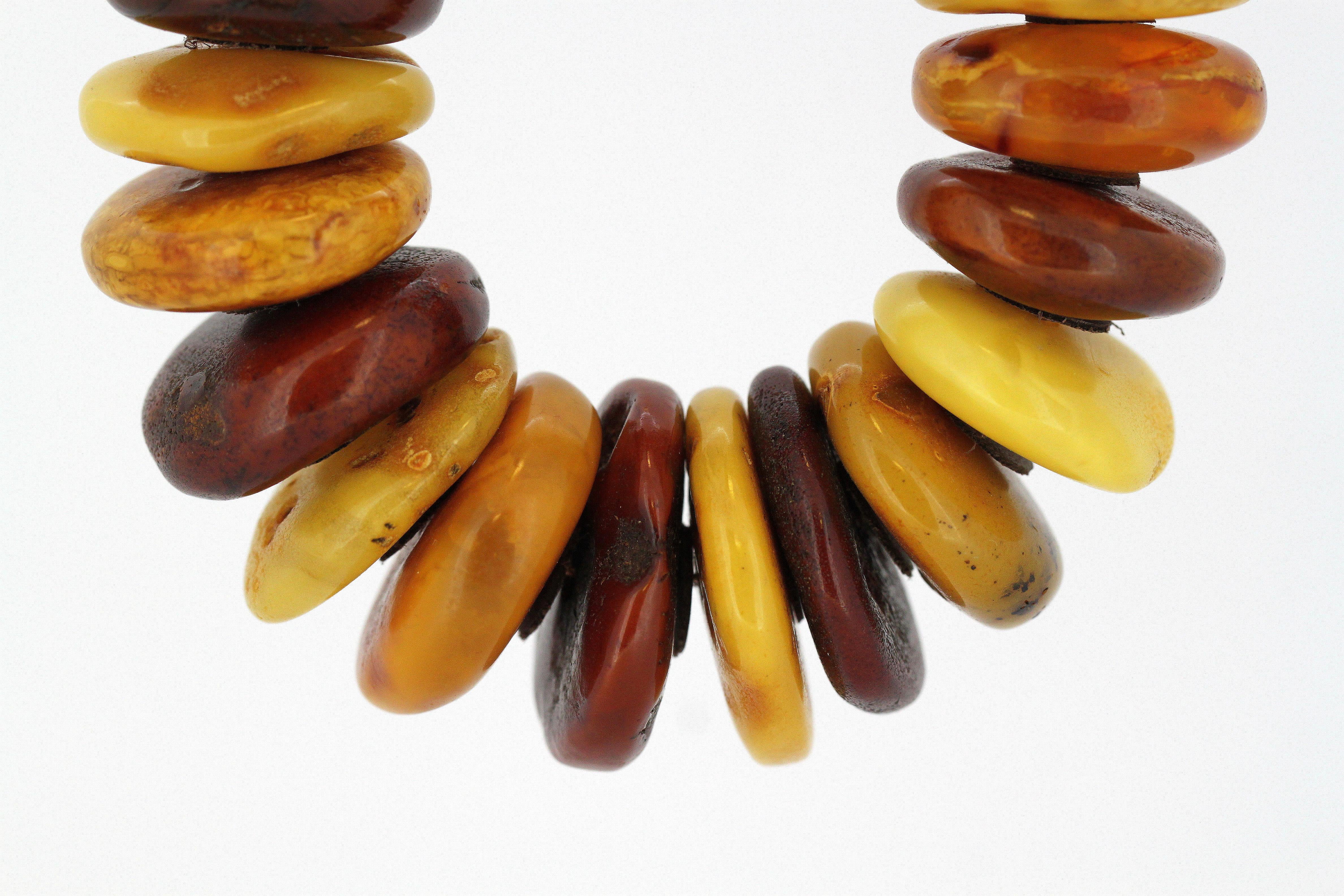 Natural Baltic Amber Necklace in the Form of Tablets In Excellent Condition For Sale In Braintree, GB