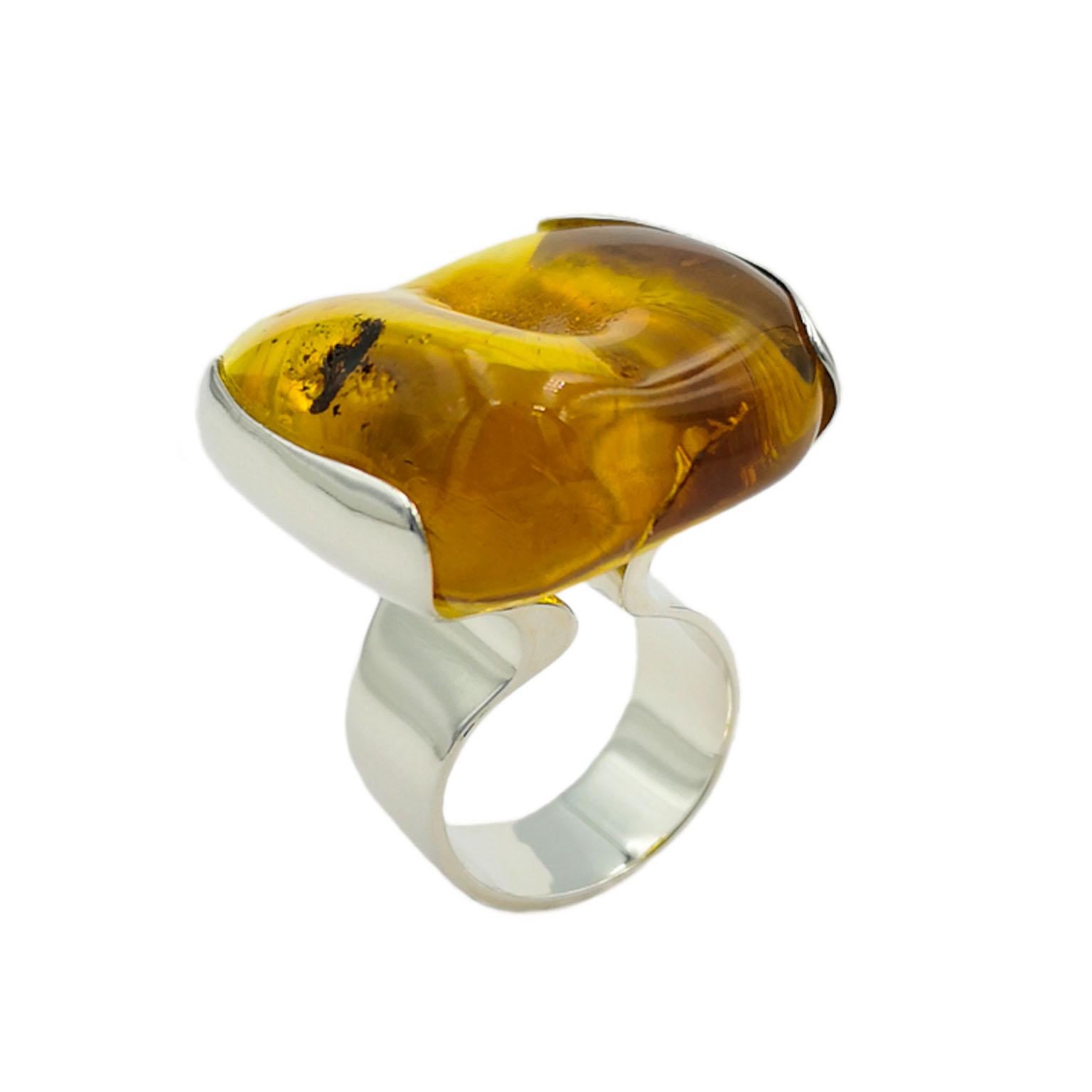 Natural Baltic Amber Silver Ring Artist Hand Made Design Rings
Beautiful, sunny, natural amber with a naturally formed cavity, framed in a sculptural silver form. Tall, majestic, but very comfortable.
A ring made of polished silver from the unique