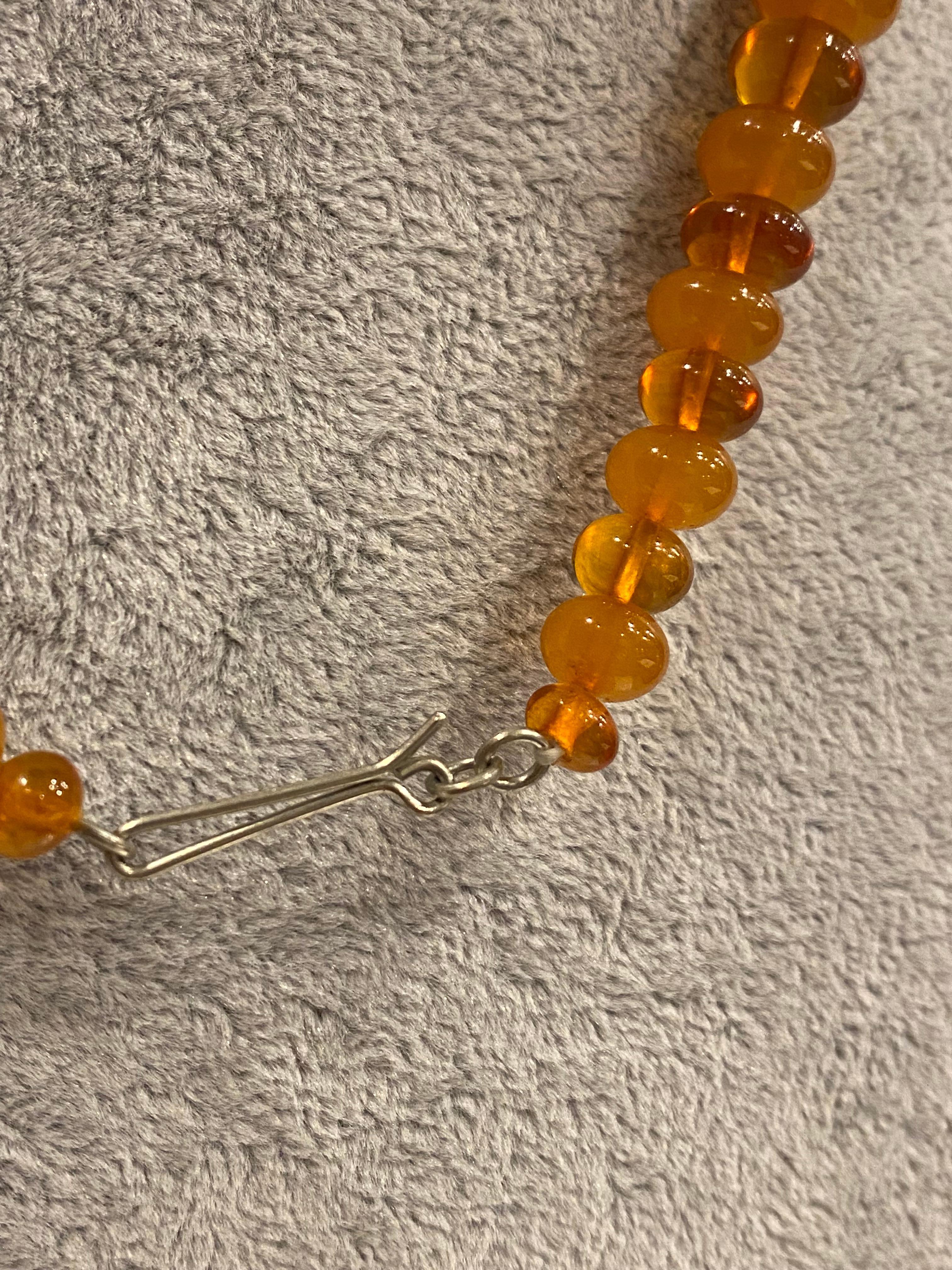 Natural Baltic Oval Graduating Amber Vintage Necklace, 54cm Long. In Excellent Condition For Sale In MELBOURNE, AU