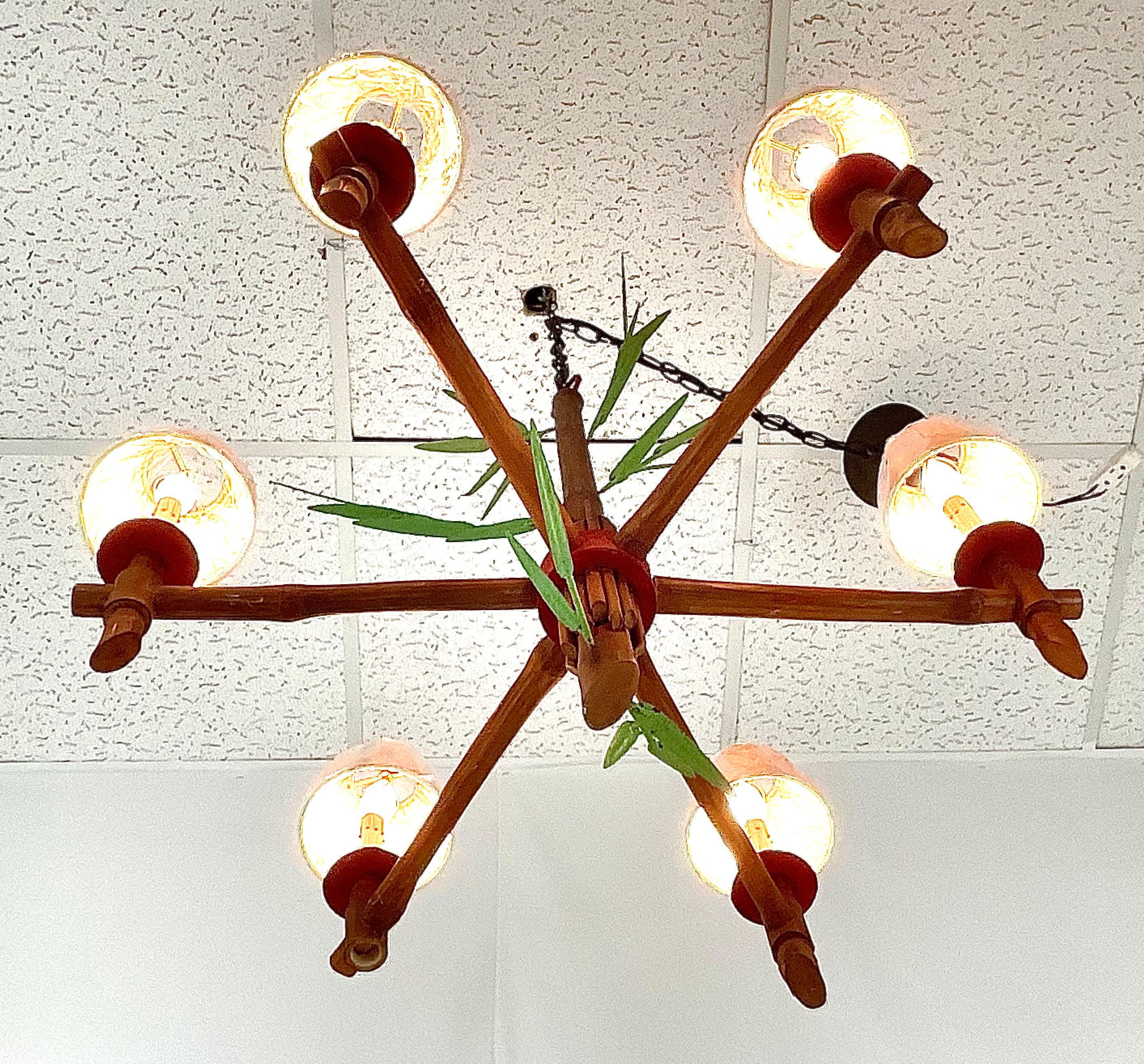 Metallo Lampadario in metallo e bambù naturale di Currey and Company in vendita