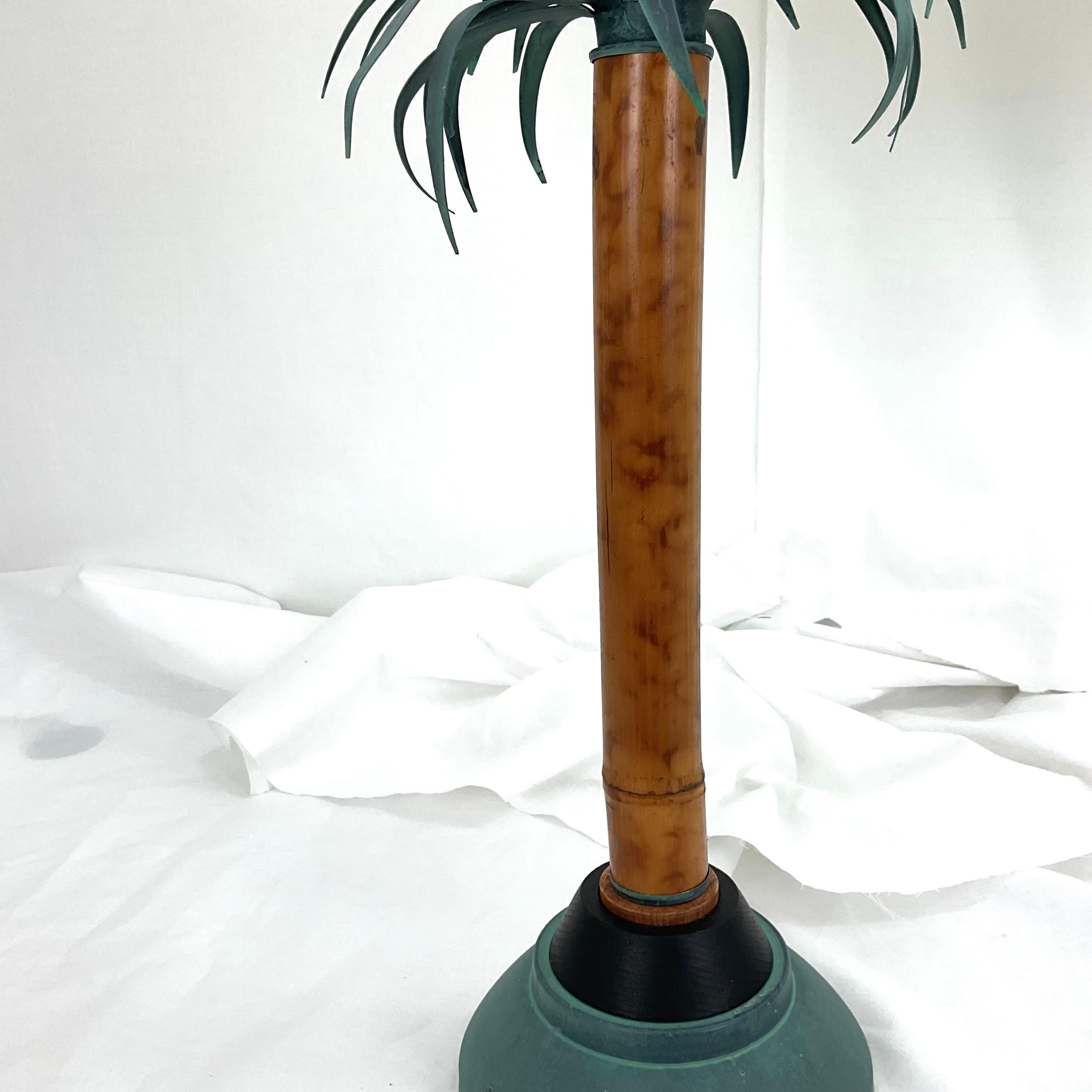 Lámparas de bambú natural y palma de metal verde con pantallas Estadounidense en venta