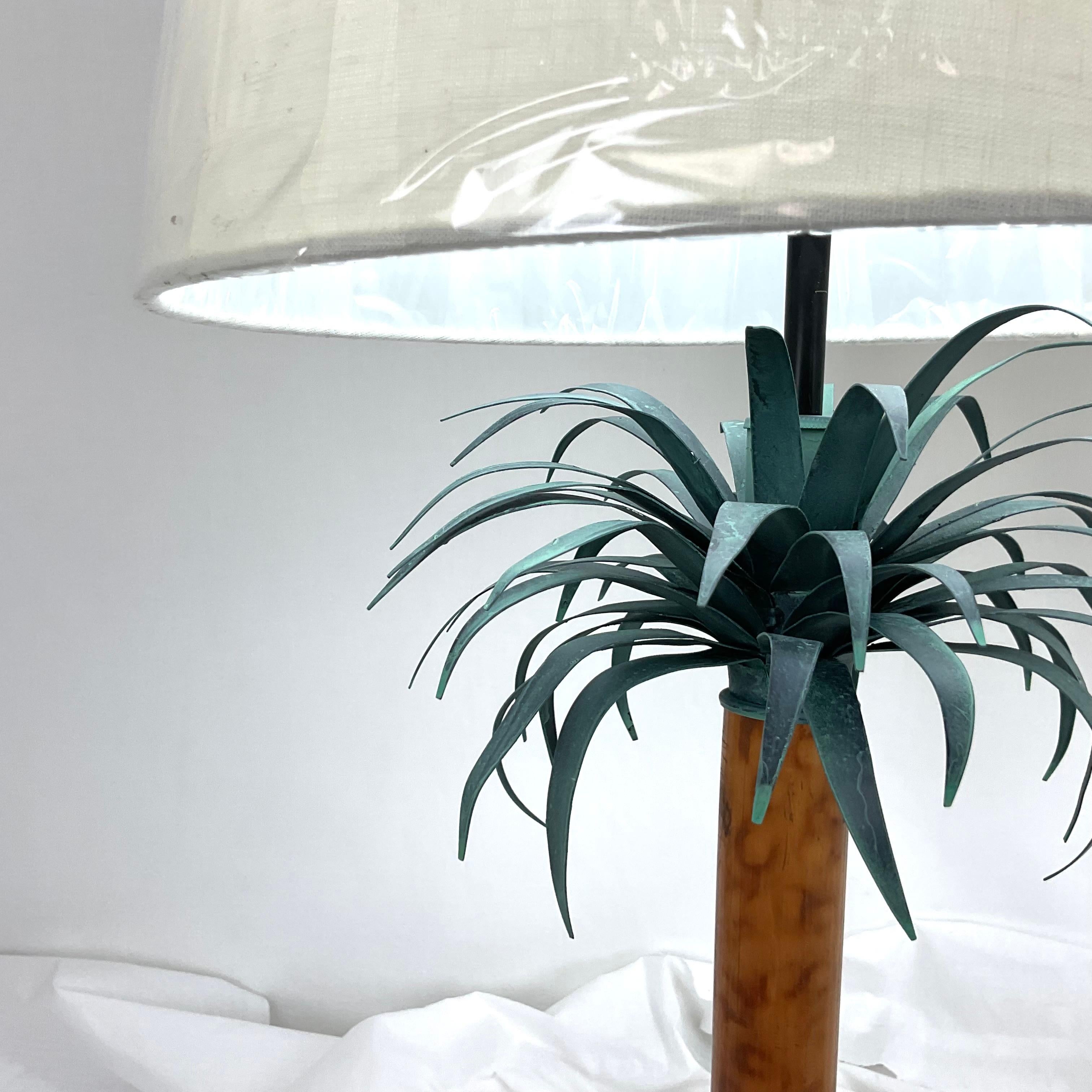 Lámparas de bambú natural y palma de metal verde con pantallas en Bueno estado para la venta en West Palm Beach, FL