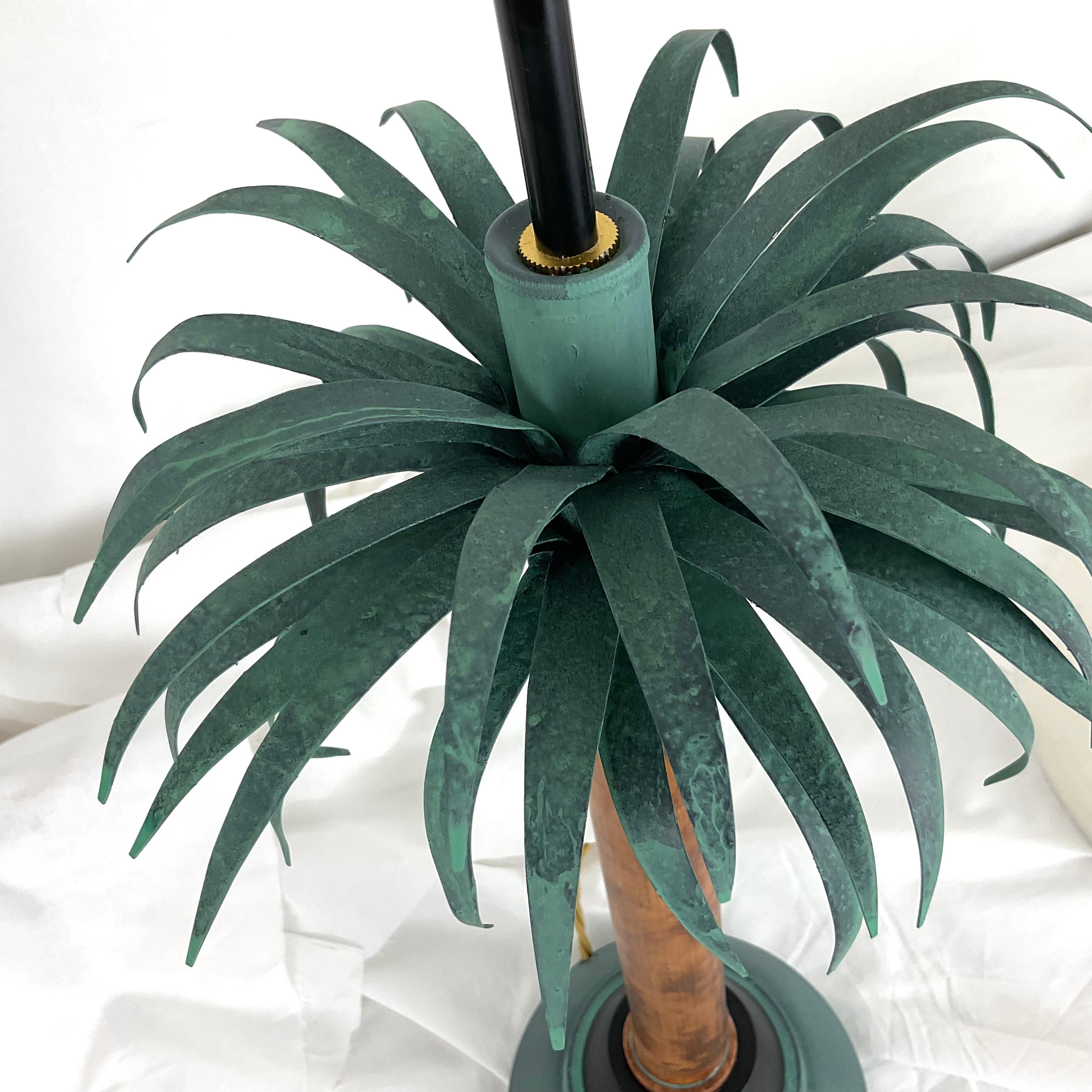 Lámparas de bambú natural y palma de metal verde con pantallas en venta 2