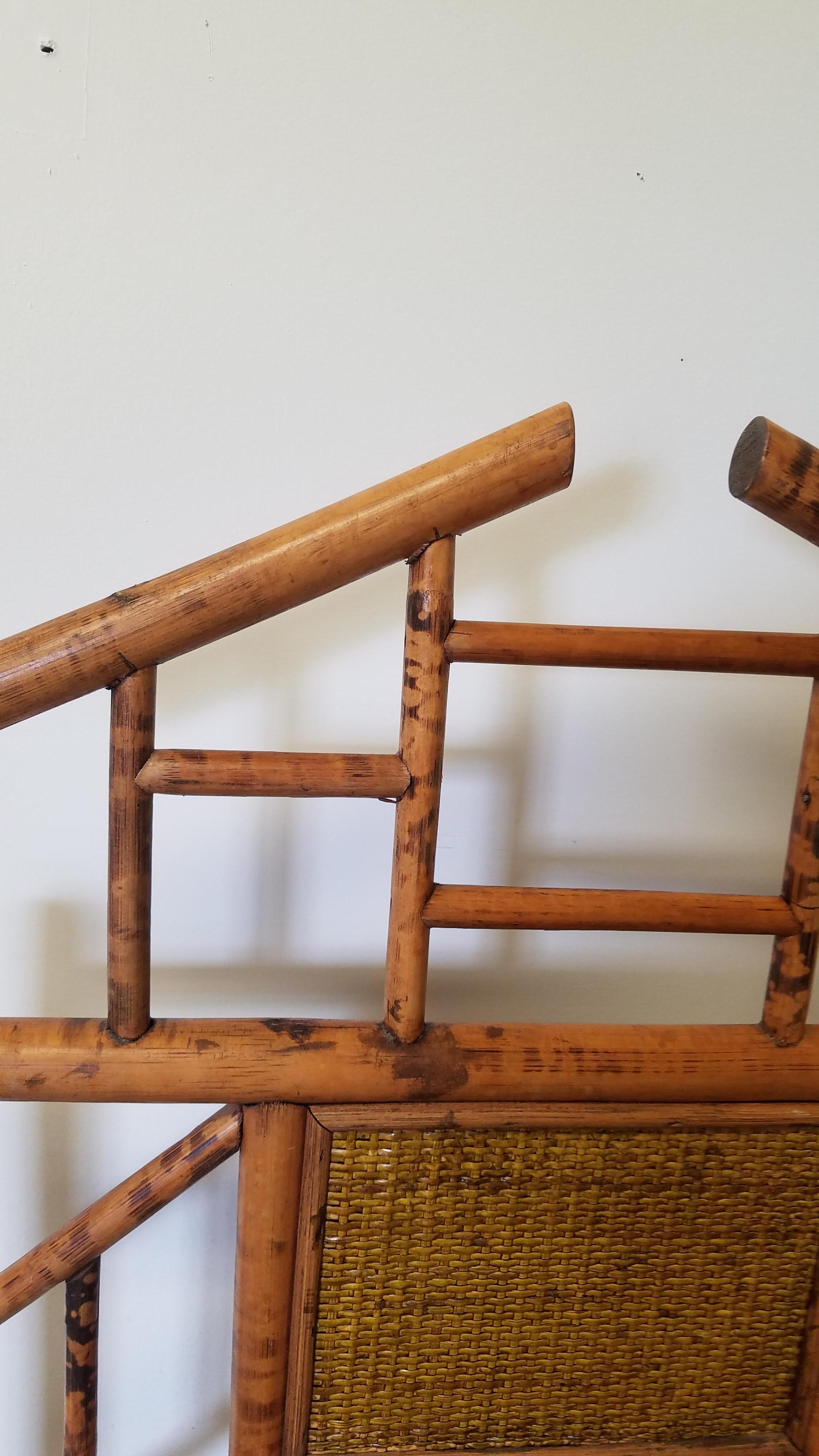 Natural Bamboo Pagoda Top Étagère, circa 1920 In Excellent Condition In Lambertville, NJ